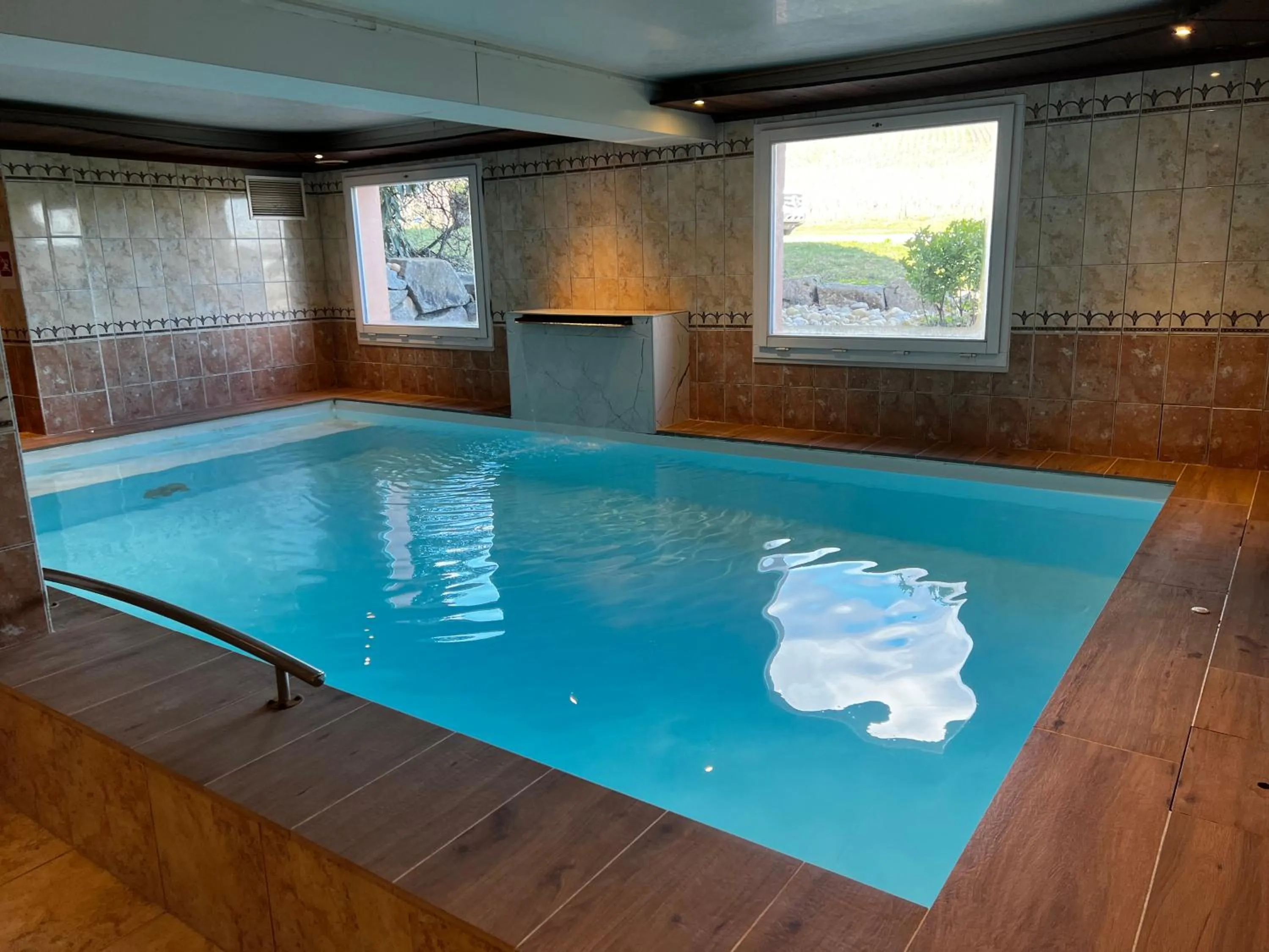 Swimming pool in Hôtel Le Riquewihr