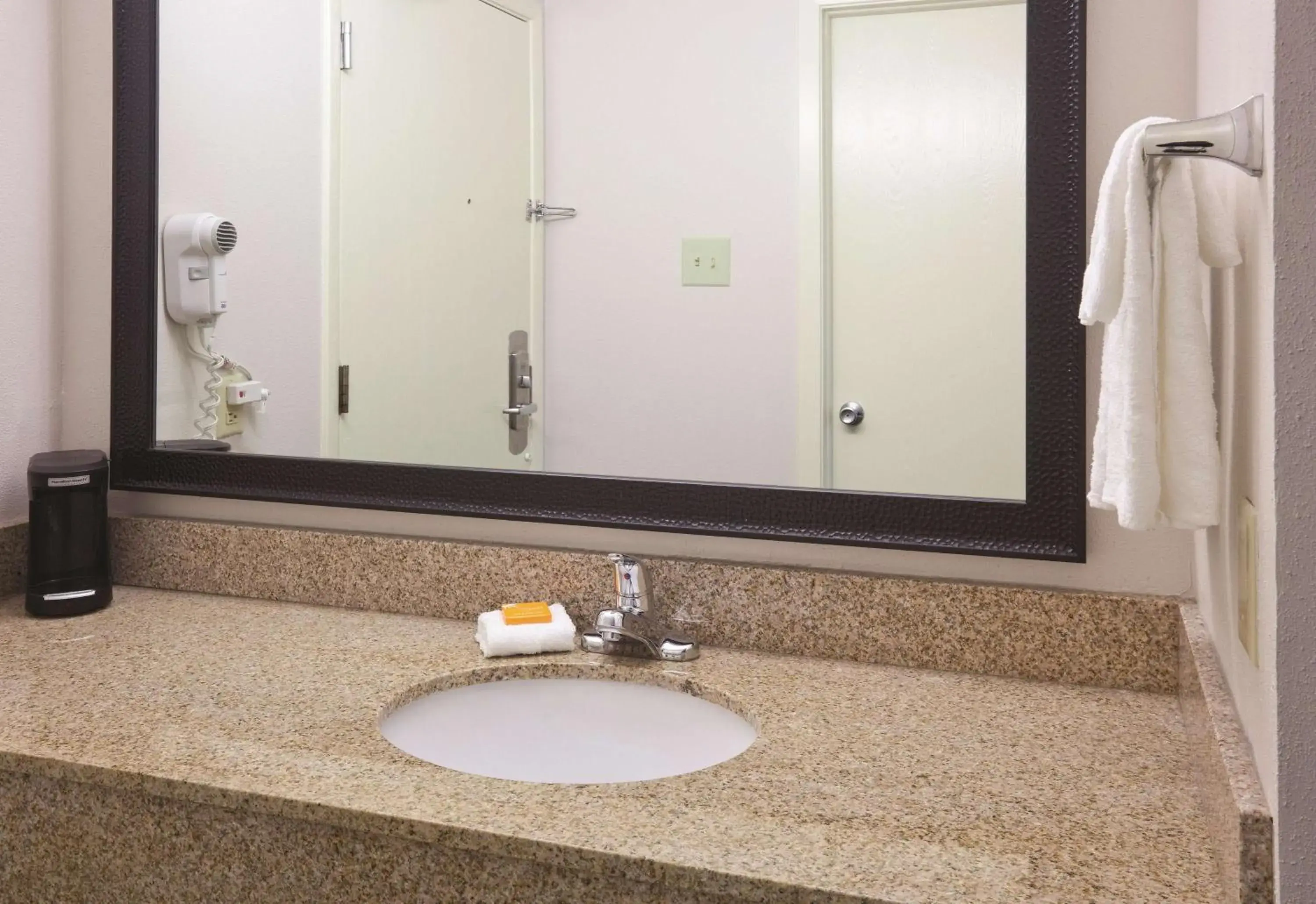 Deluxe King Room in La Quinta Inn by Wyndham Sheboygan Deluxe King Room in La Quinta Inn by Wyndham Sheboygan