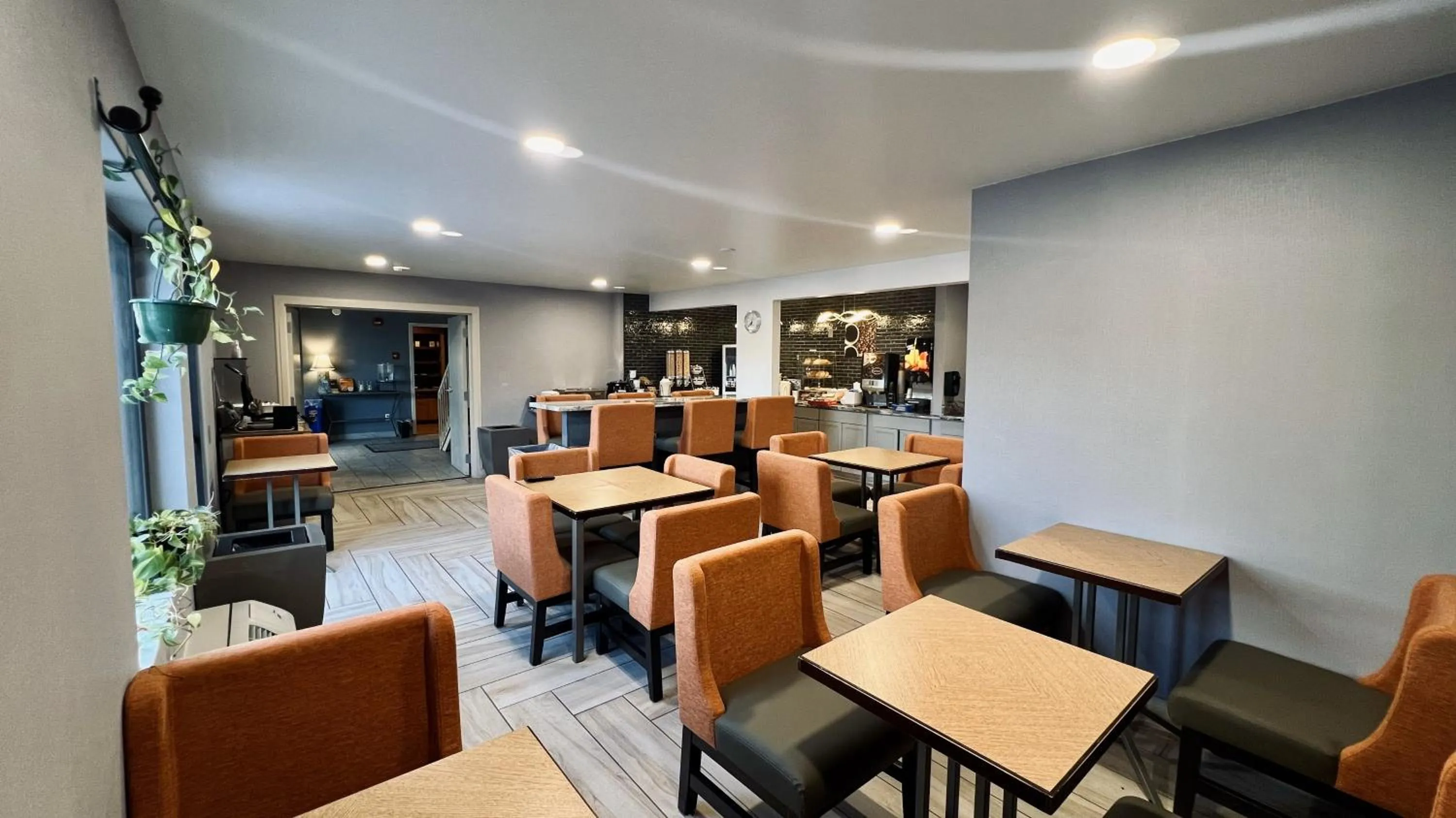 Dining area in La Quinta Inn by Wyndham Sheboygan
