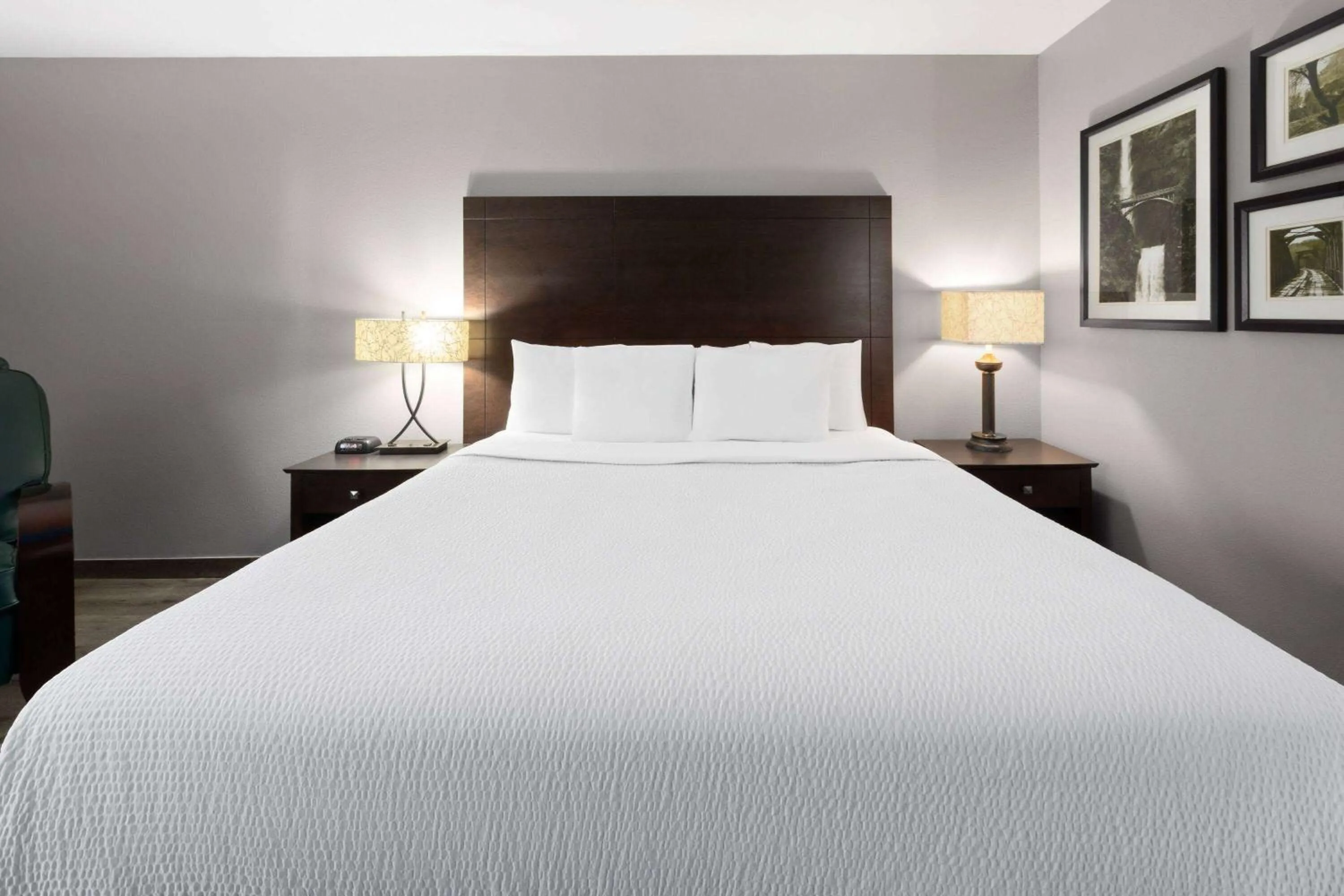 Photo of the whole room, Bed in La Quinta Inn by Wyndham Sheboygan