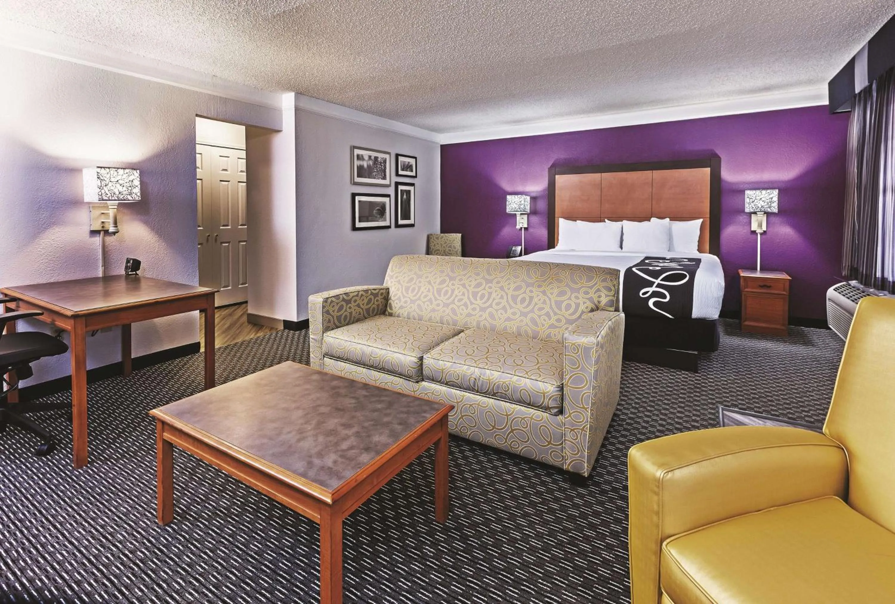 Photo of the whole room, Bed in La Quinta Inn by Wyndham and Conference Center San Angelo