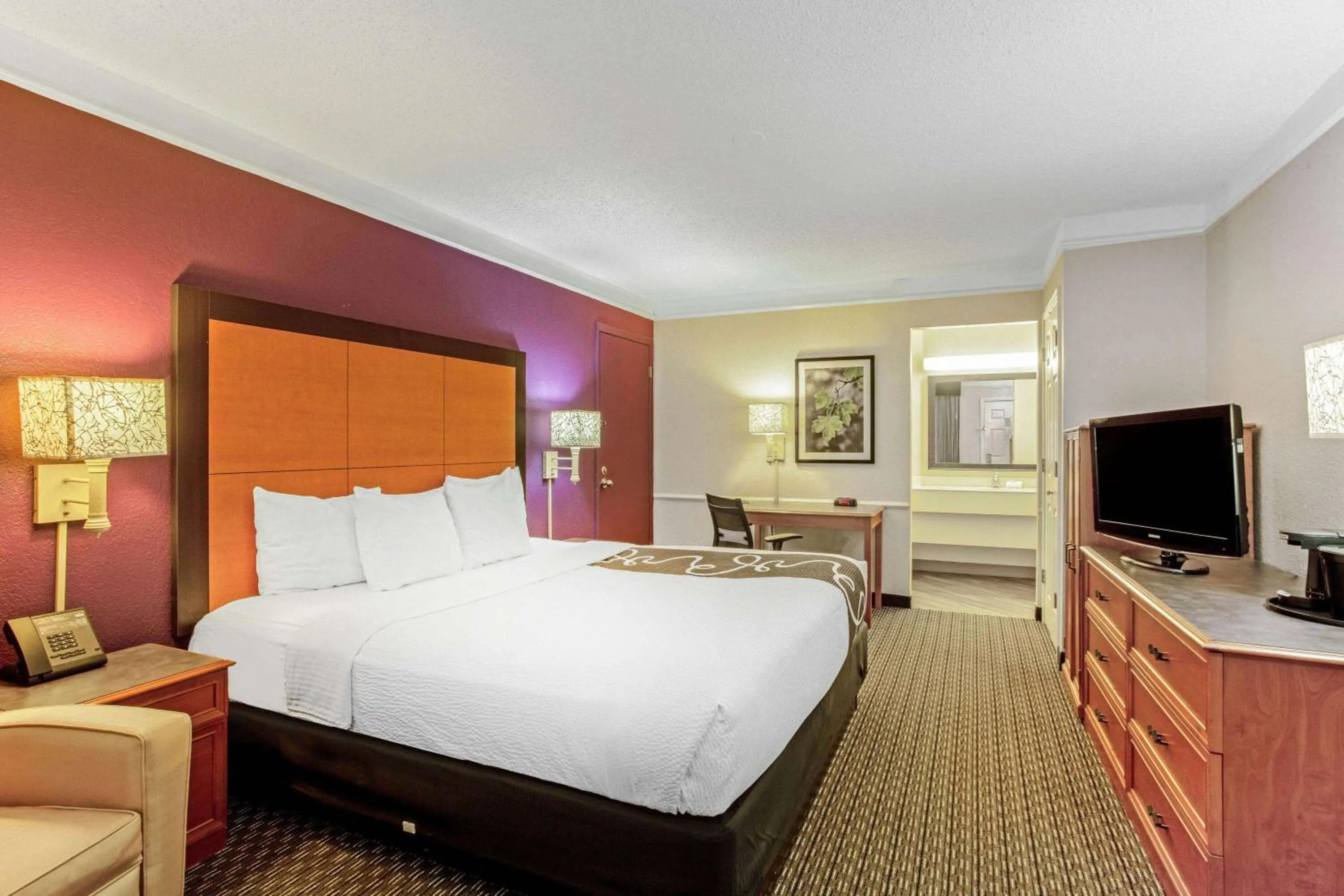 Photo of the whole room, Bed in La Quinta Inn by Wyndham and Conference Center San Angelo