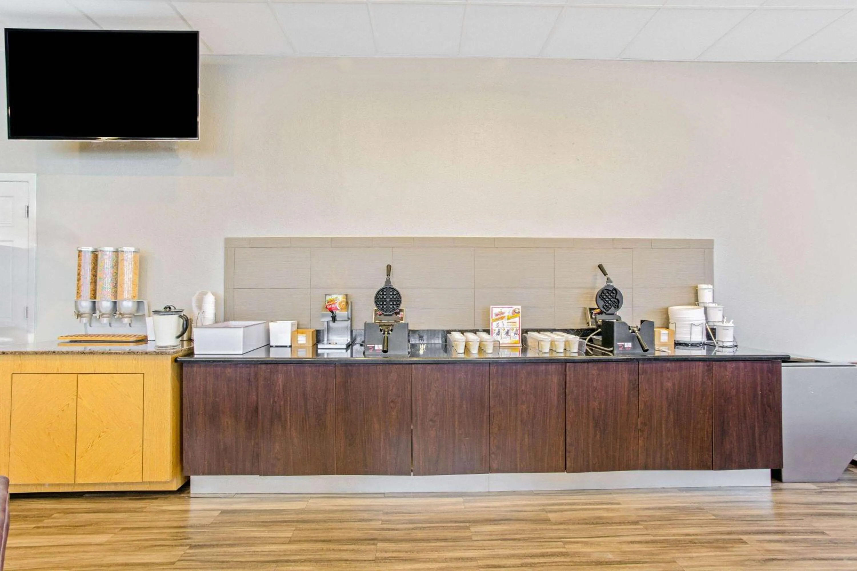 Breakfast in La Quinta Inn by Wyndham and Conference Center San Angelo