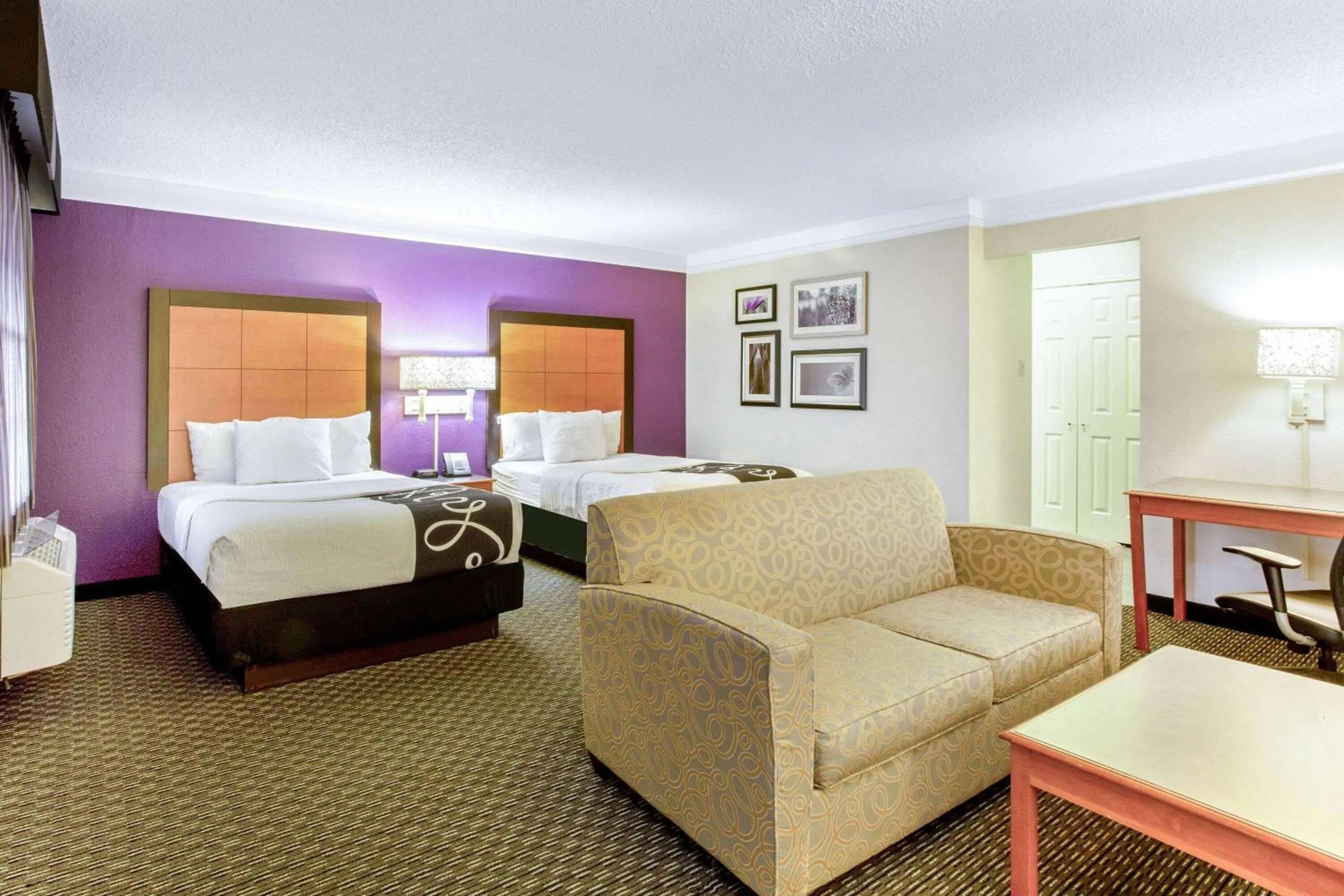 Photo of the whole room, Bed in La Quinta Inn by Wyndham and Conference Center San Angelo