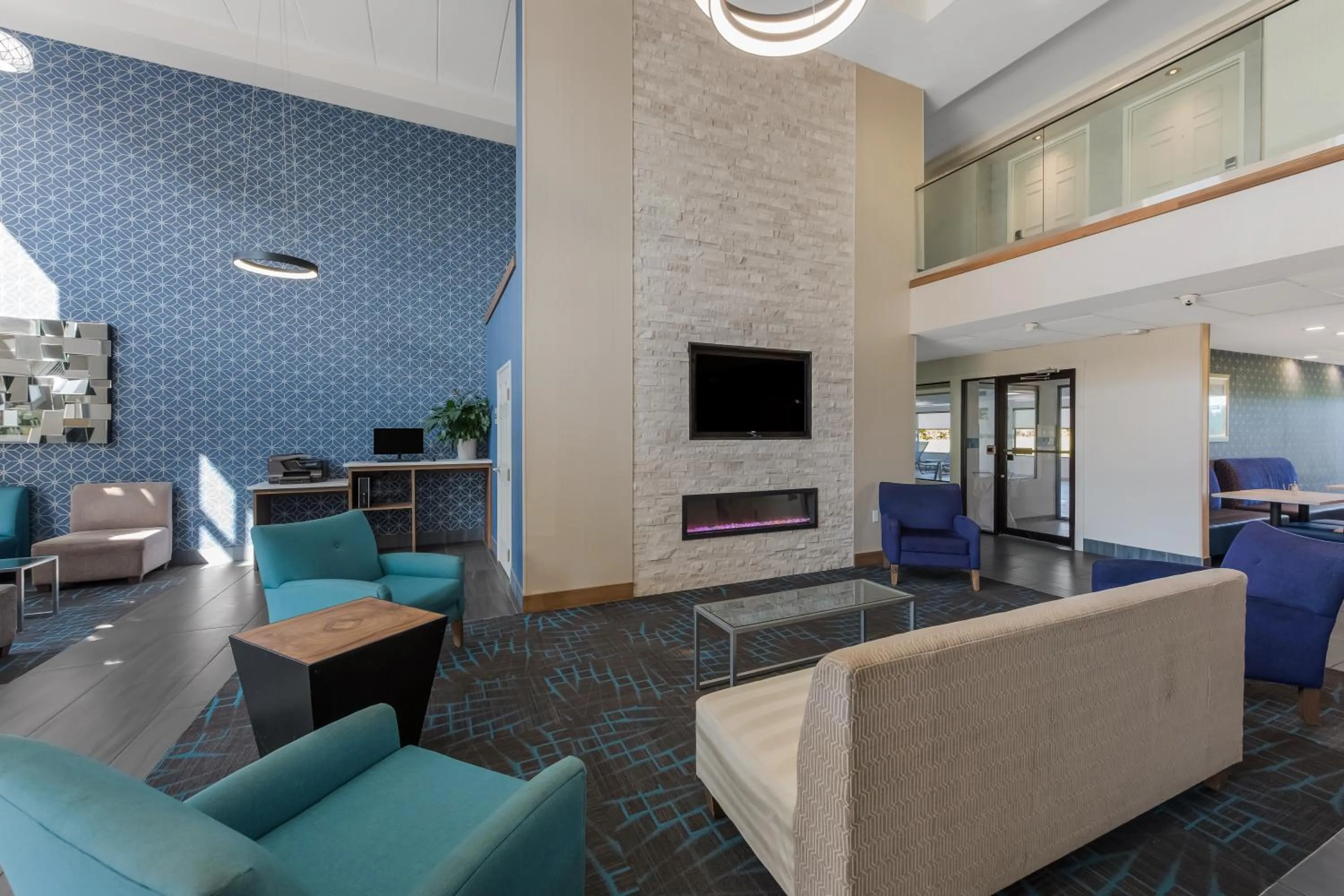 Seating area in Comfort Inn & Suites Tipp City Dayton North I-75