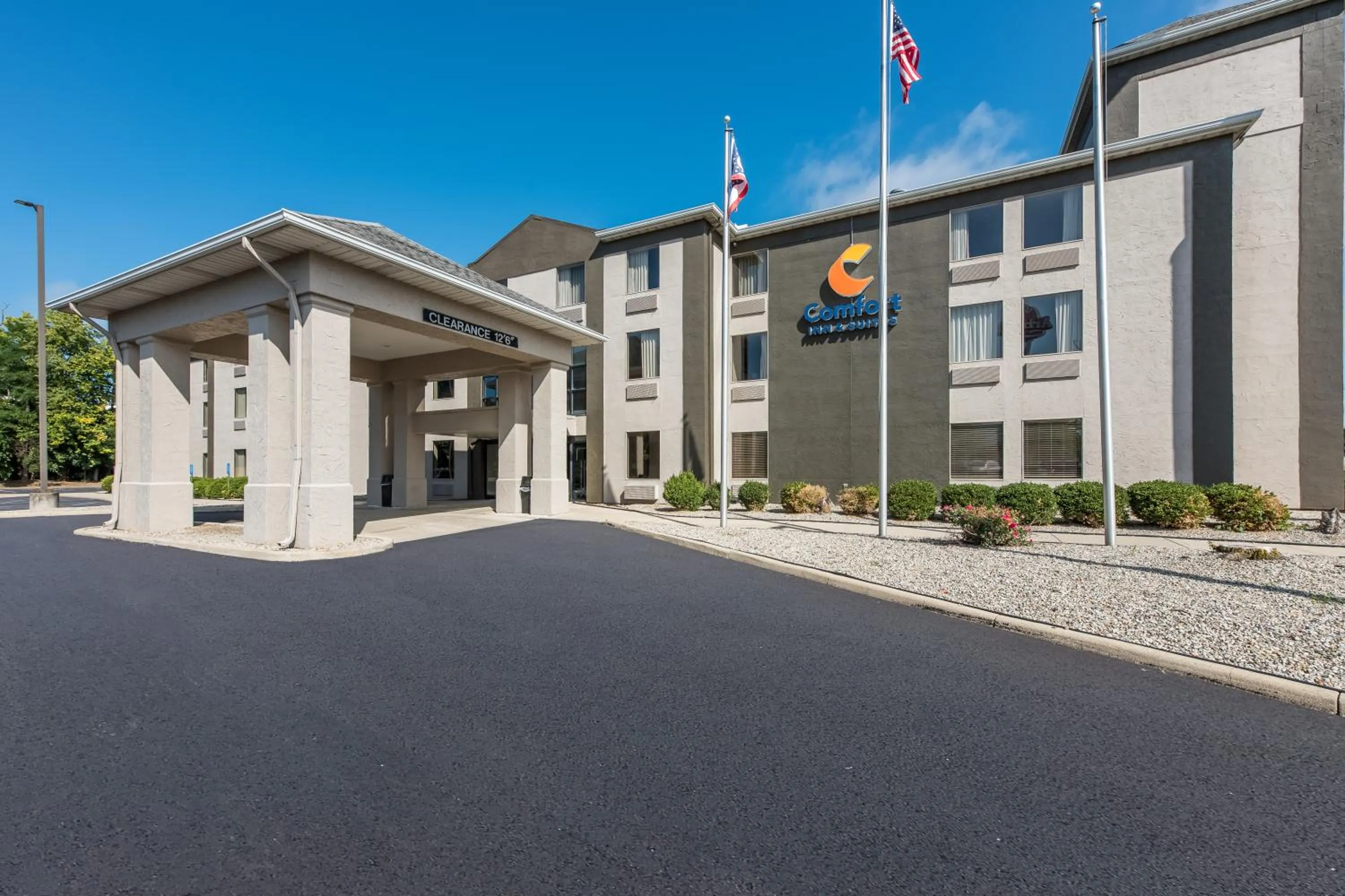 Property building in Comfort Inn & Suites Tipp City Dayton North I-75