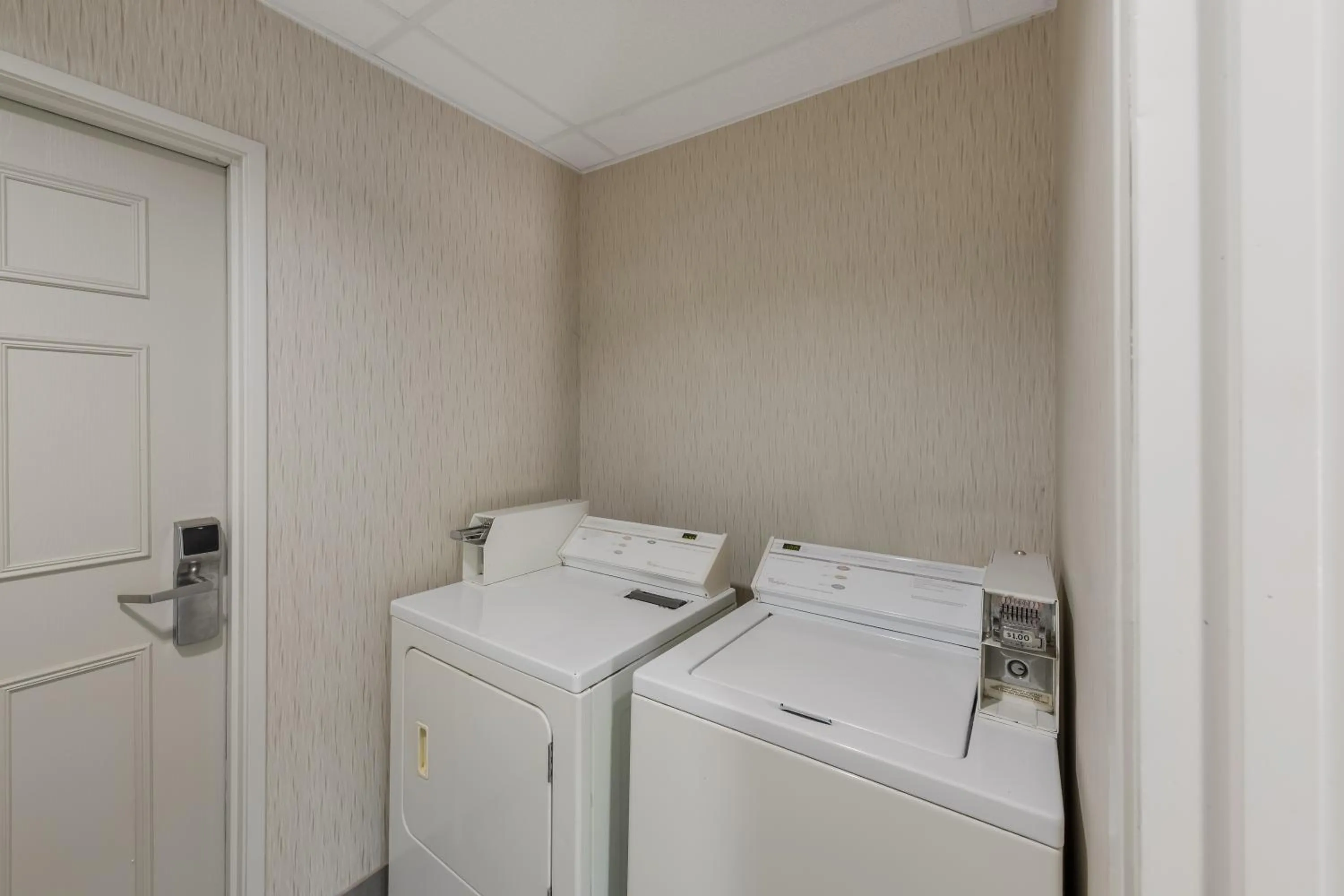 laundry in Comfort Inn & Suites Tipp City Dayton North I-75