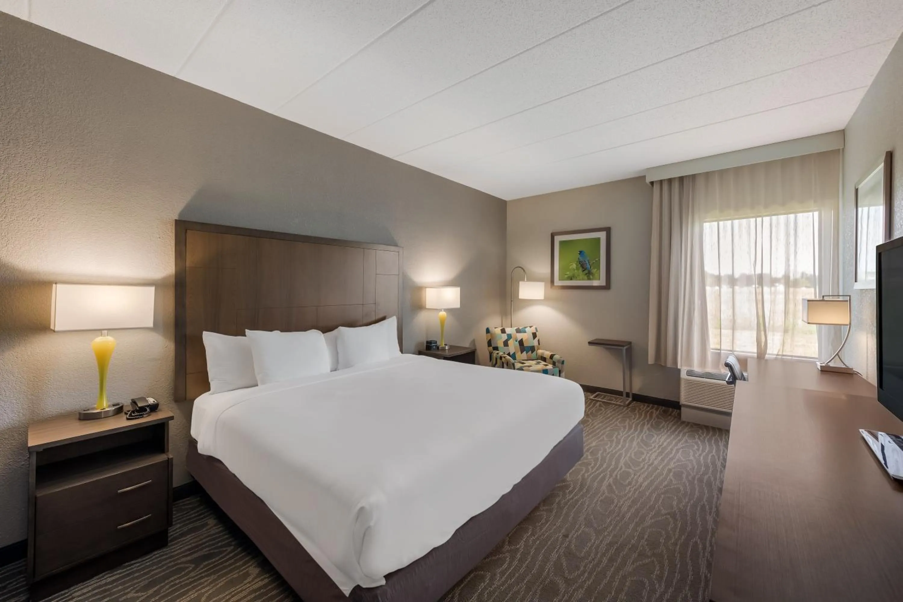 Bedroom, Bed in Comfort Inn & Suites Tipp City Dayton North I-75