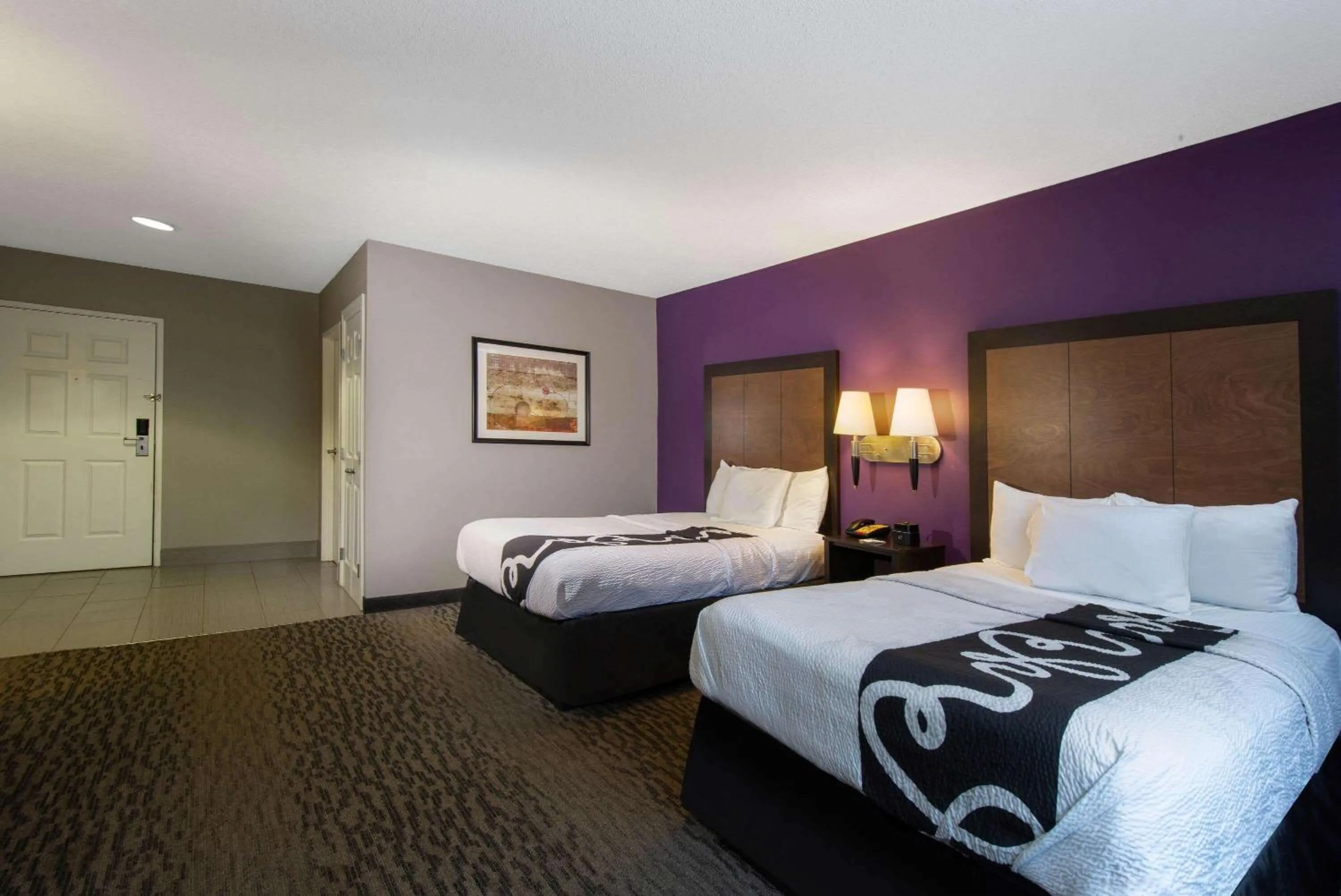 Photo of the whole room, Bed in La Quinta by Wyndham Erie