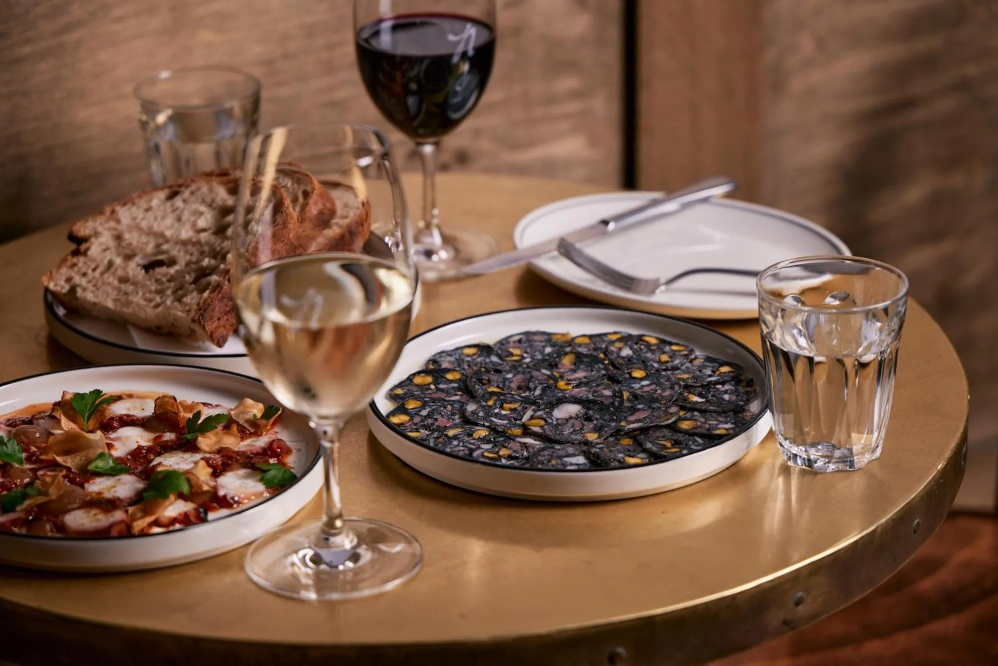 Food and drinks in Naughtons Hotel