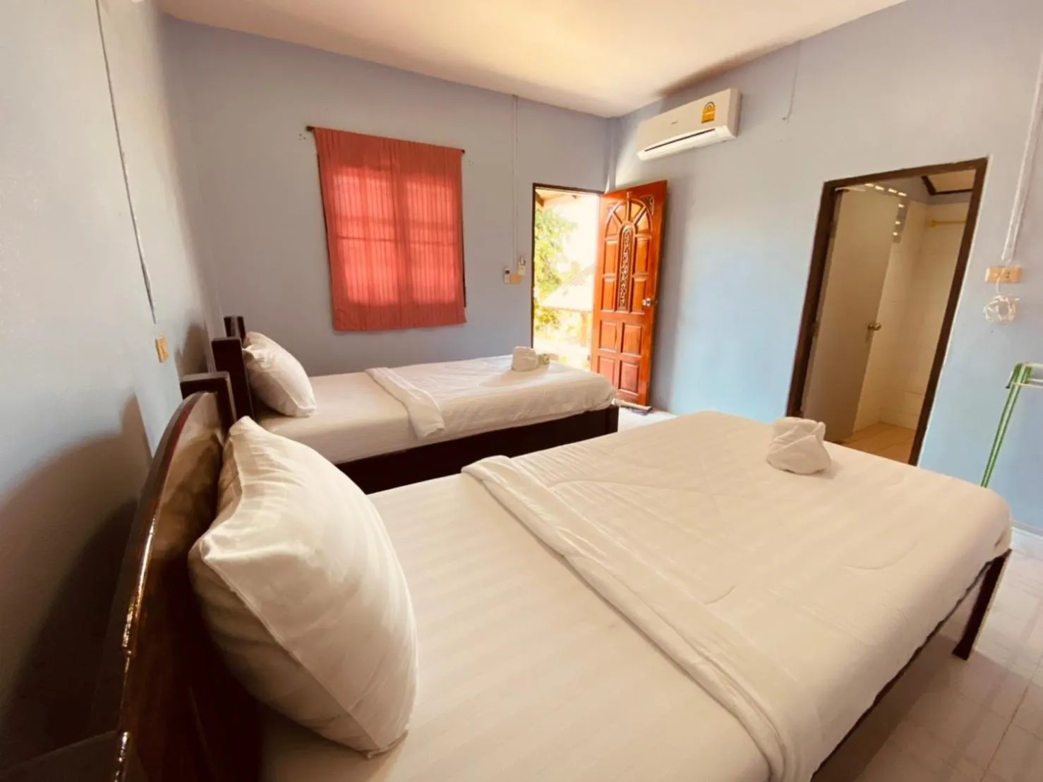 Bed in Phupha Bungalow Haad Rin