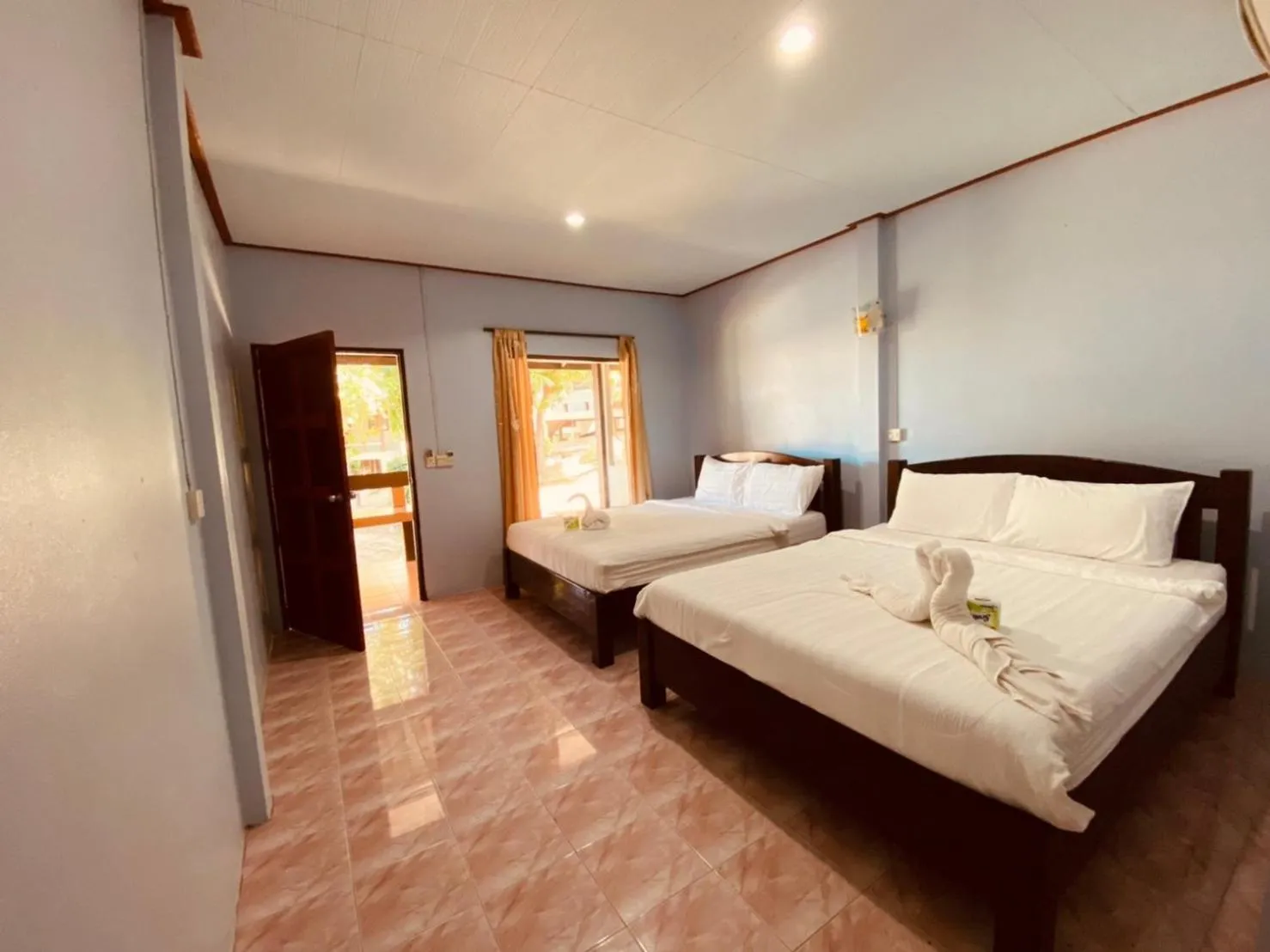 Bedroom, Bed in Phupha Bungalow Haad Rin