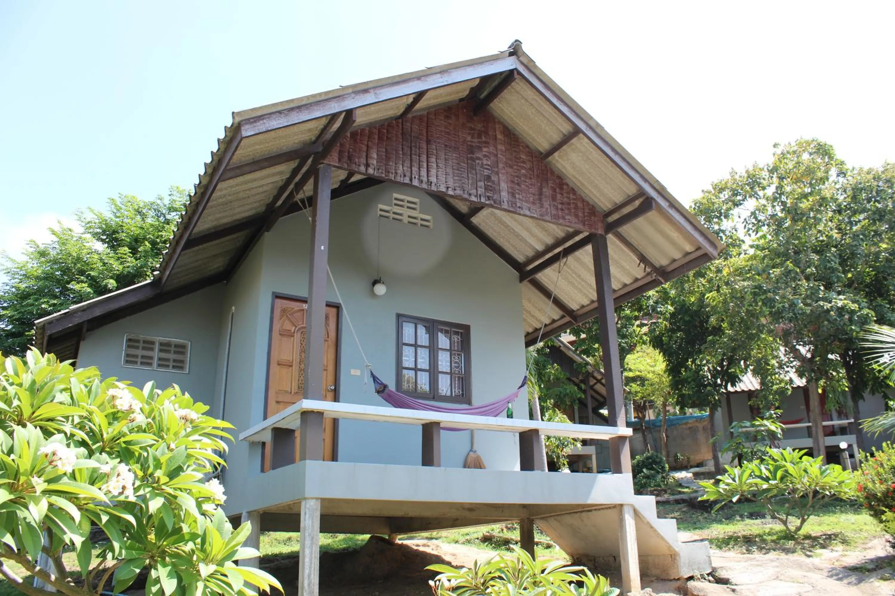 Property building in Phupha Bungalow Haad Rin