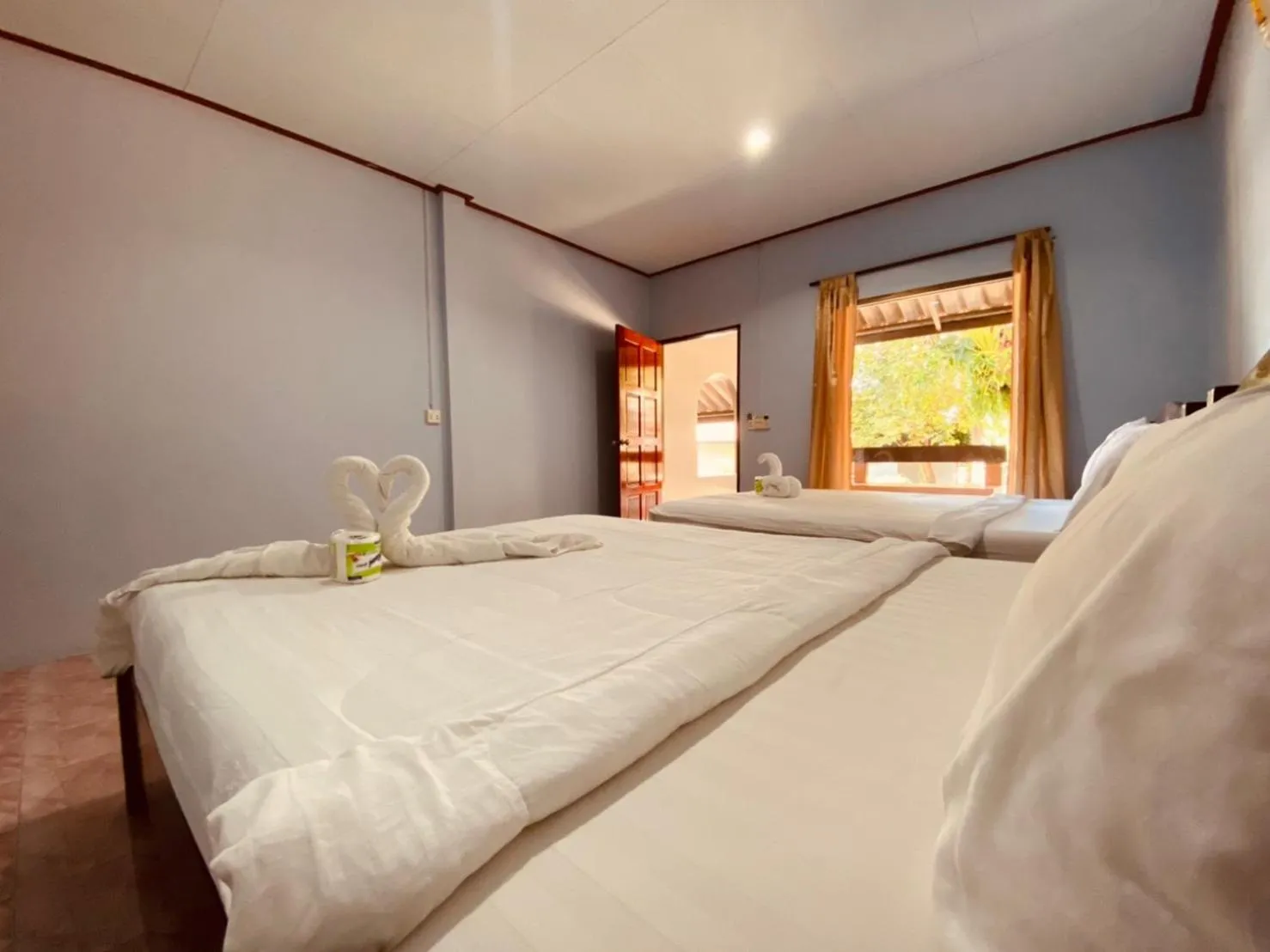 Bed in Phupha Bungalow Haad Rin