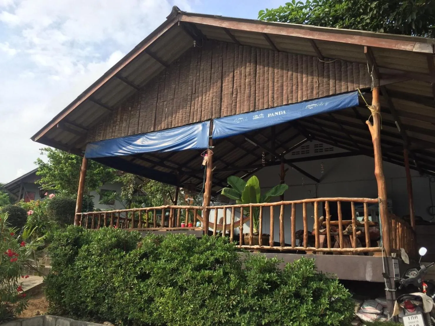 Lobby or reception in Phupha Bungalow Haad Rin