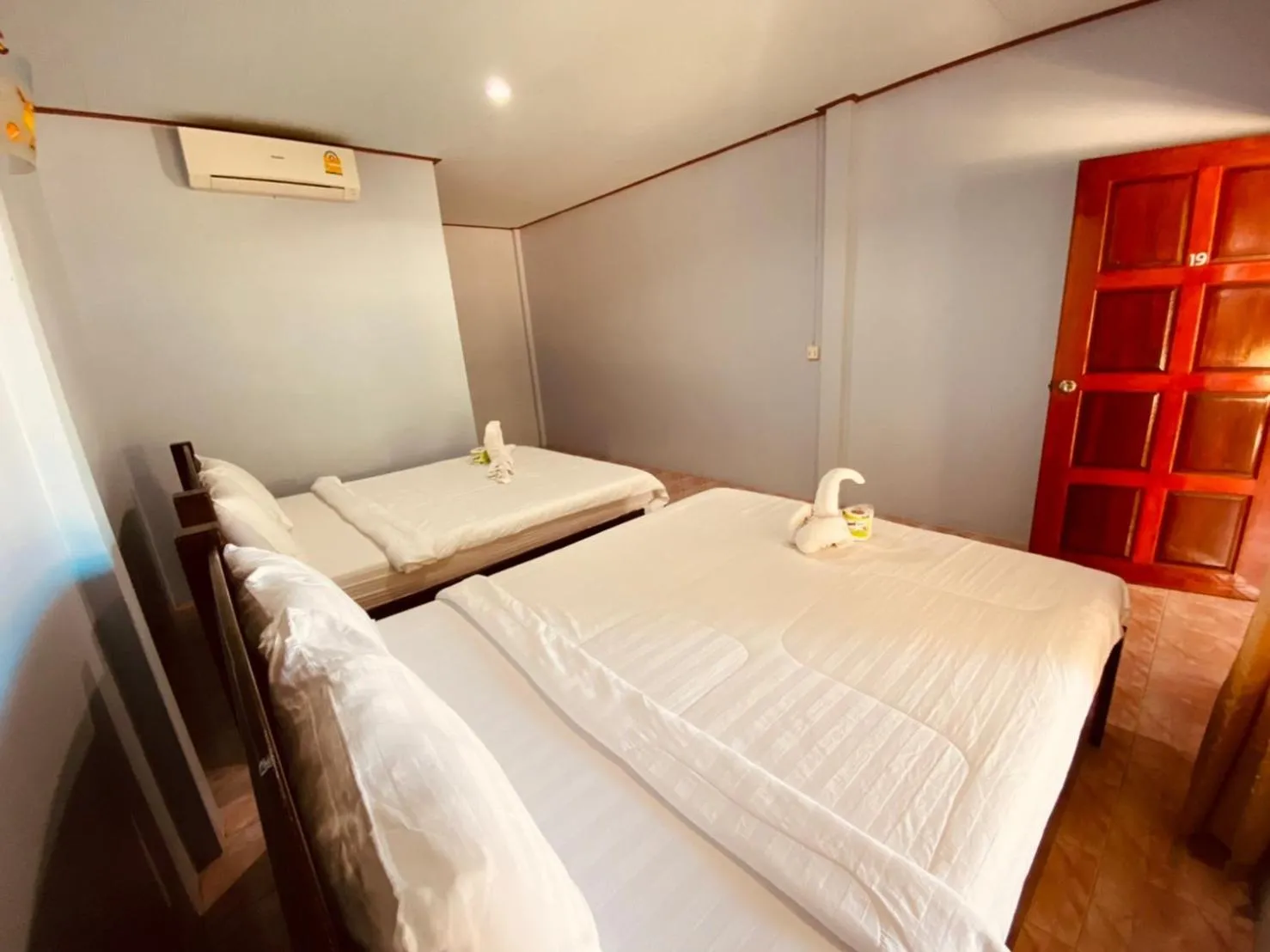 Bed in Phupha Bungalow Haad Rin