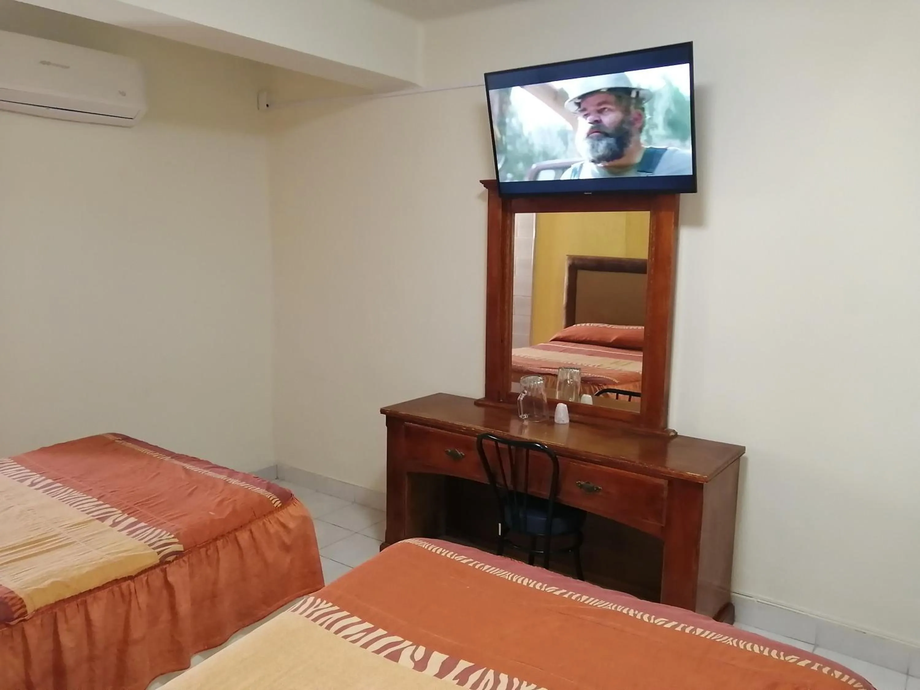 TV and multimedia, Bed in HOTEL BAEZA