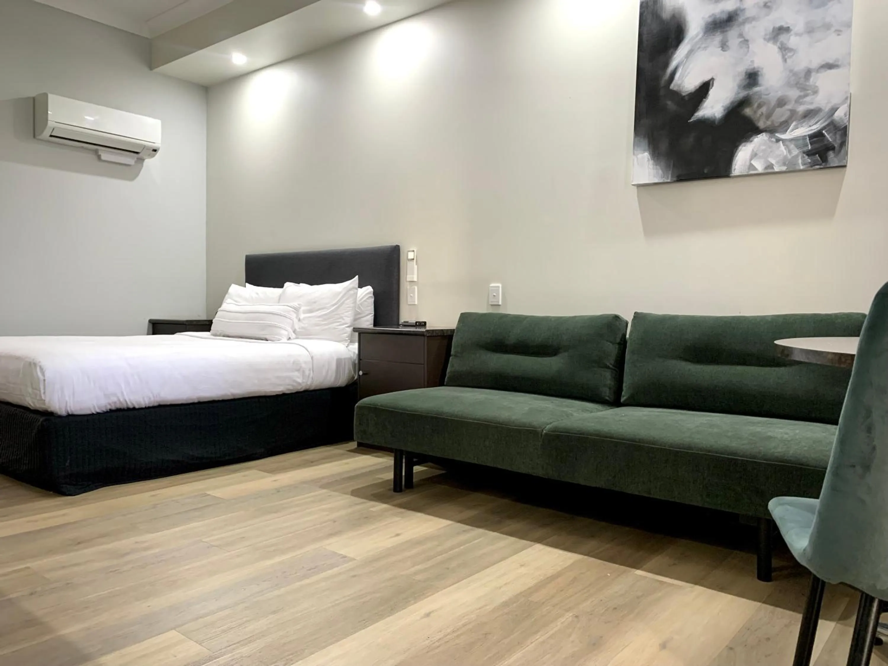 Bed in Prince of Wales Hotel