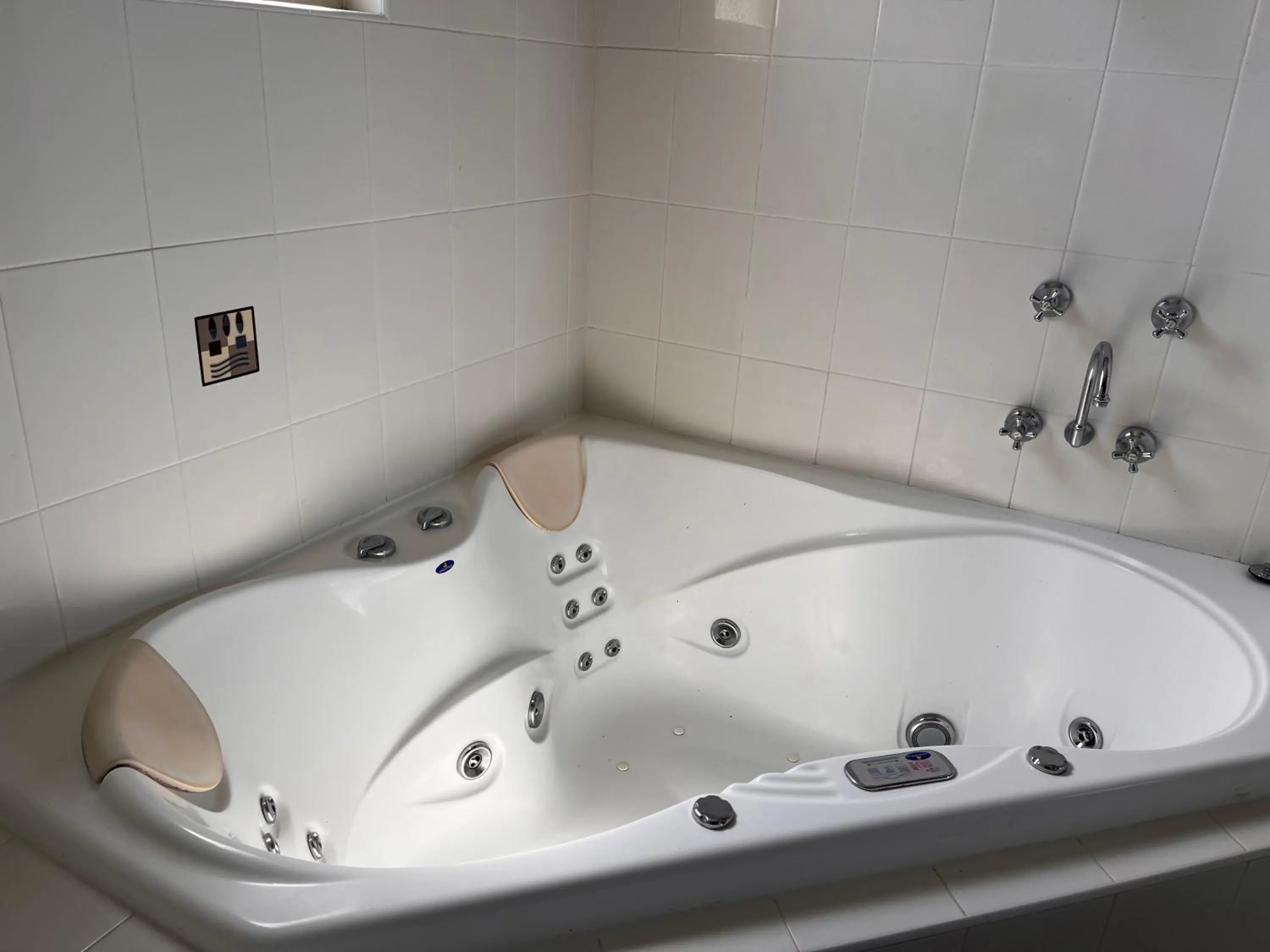 Bathroom in Prince of Wales Hotel