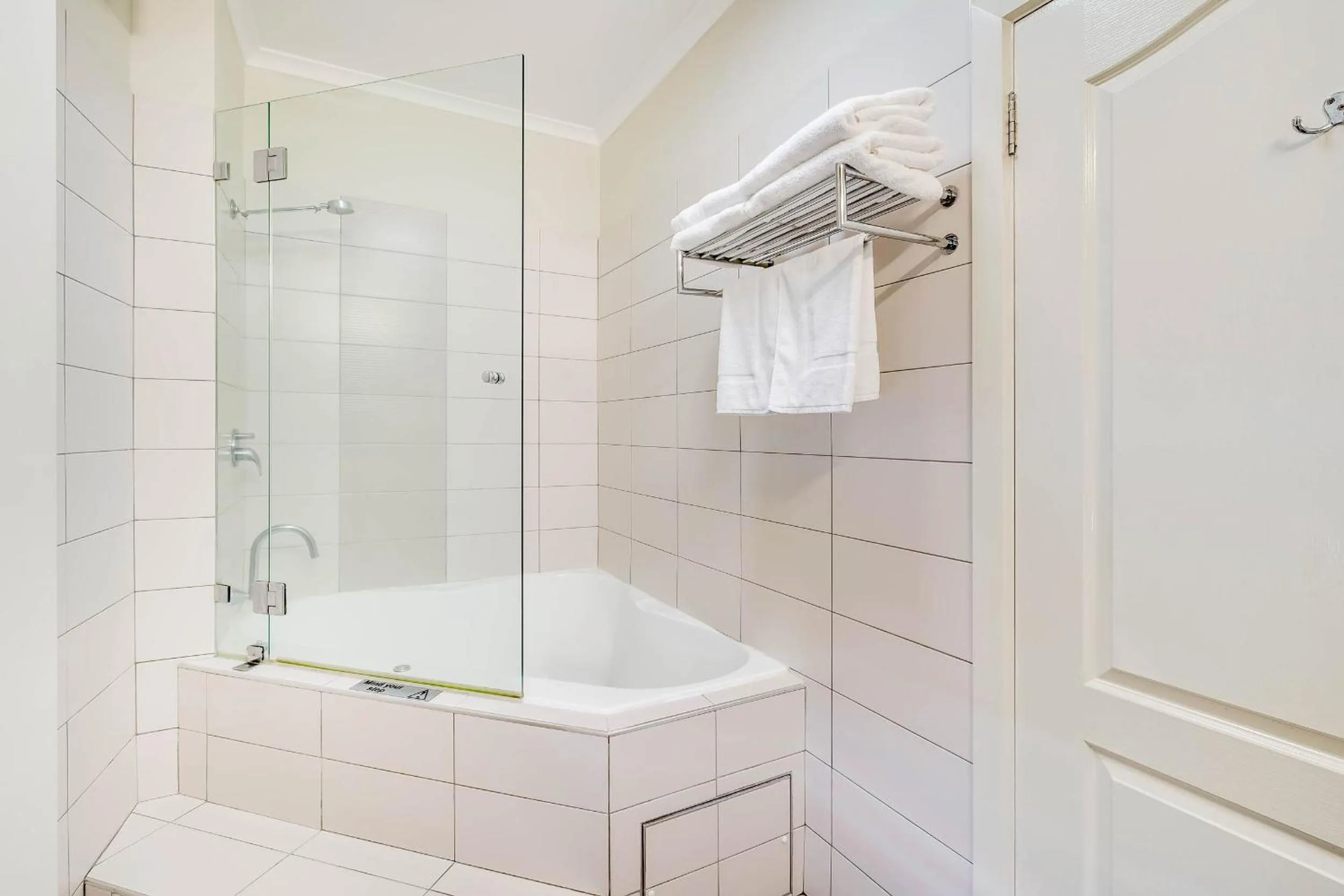 Bathroom in Prince of Wales Hotel