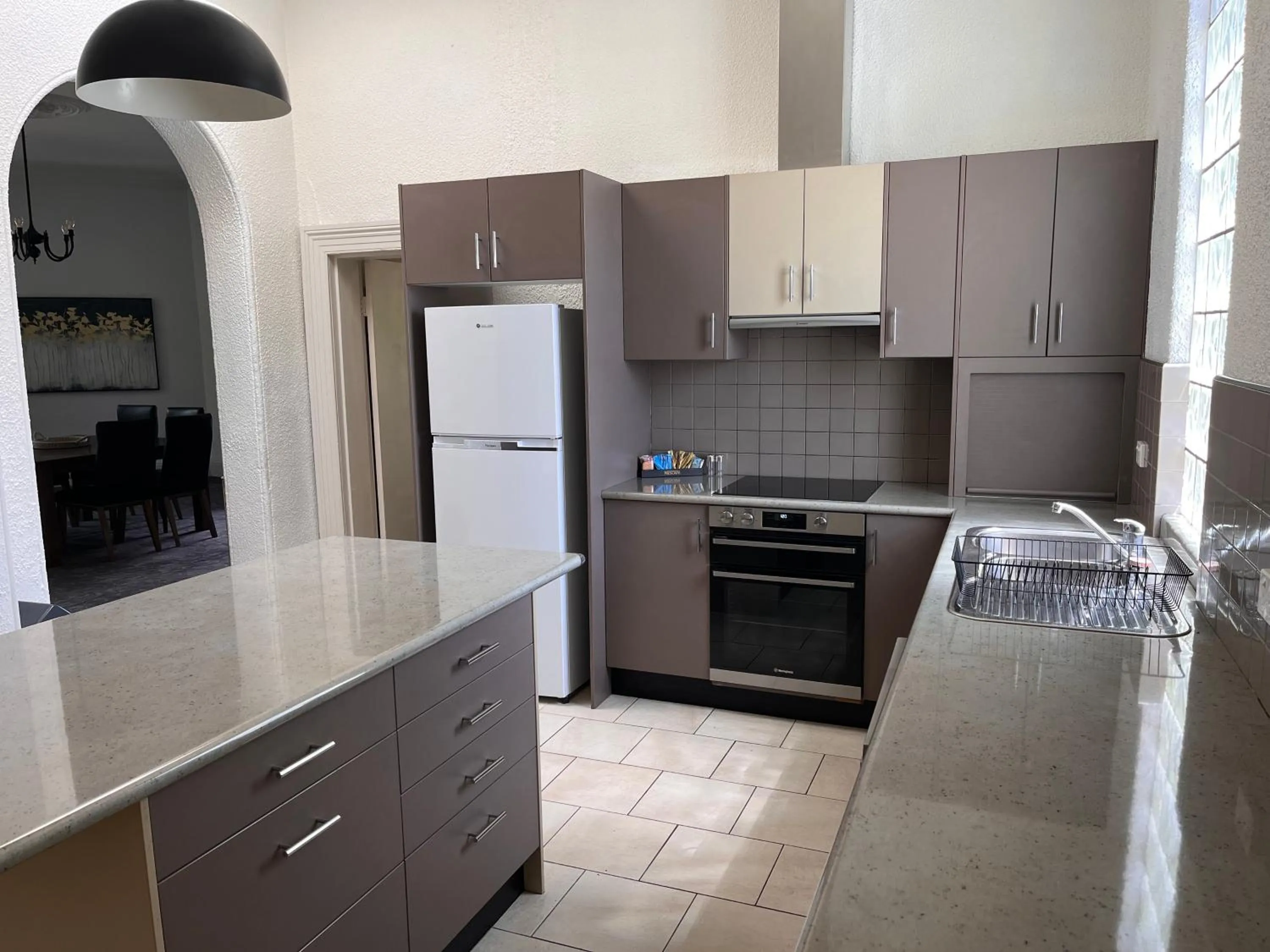 Kitchen or kitchenette in Prince of Wales Hotel