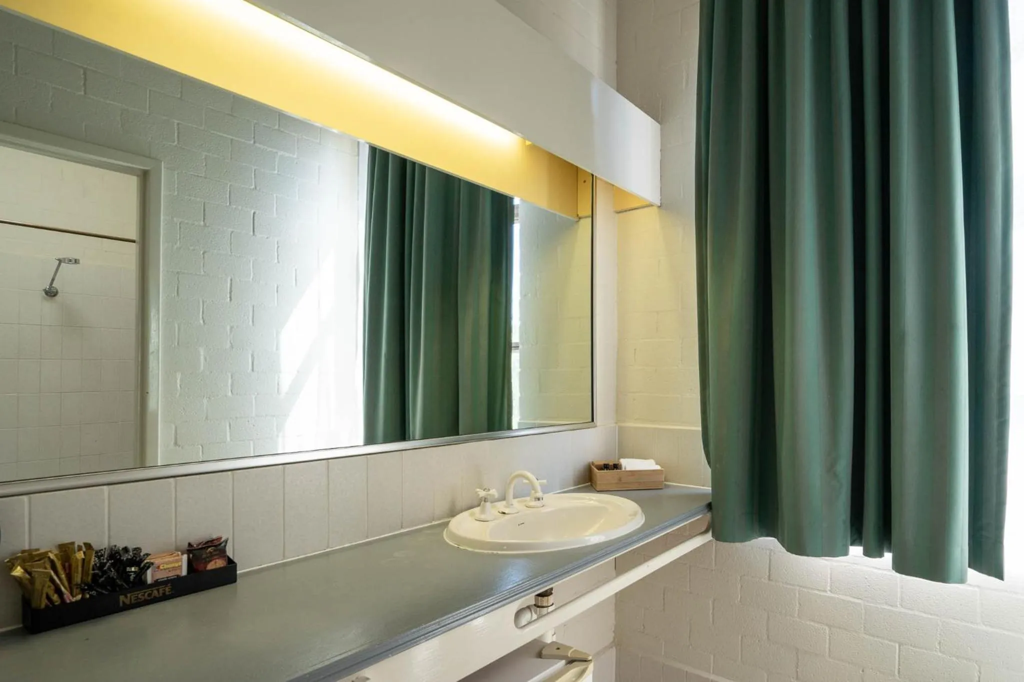 Bathroom in Prince of Wales Hotel