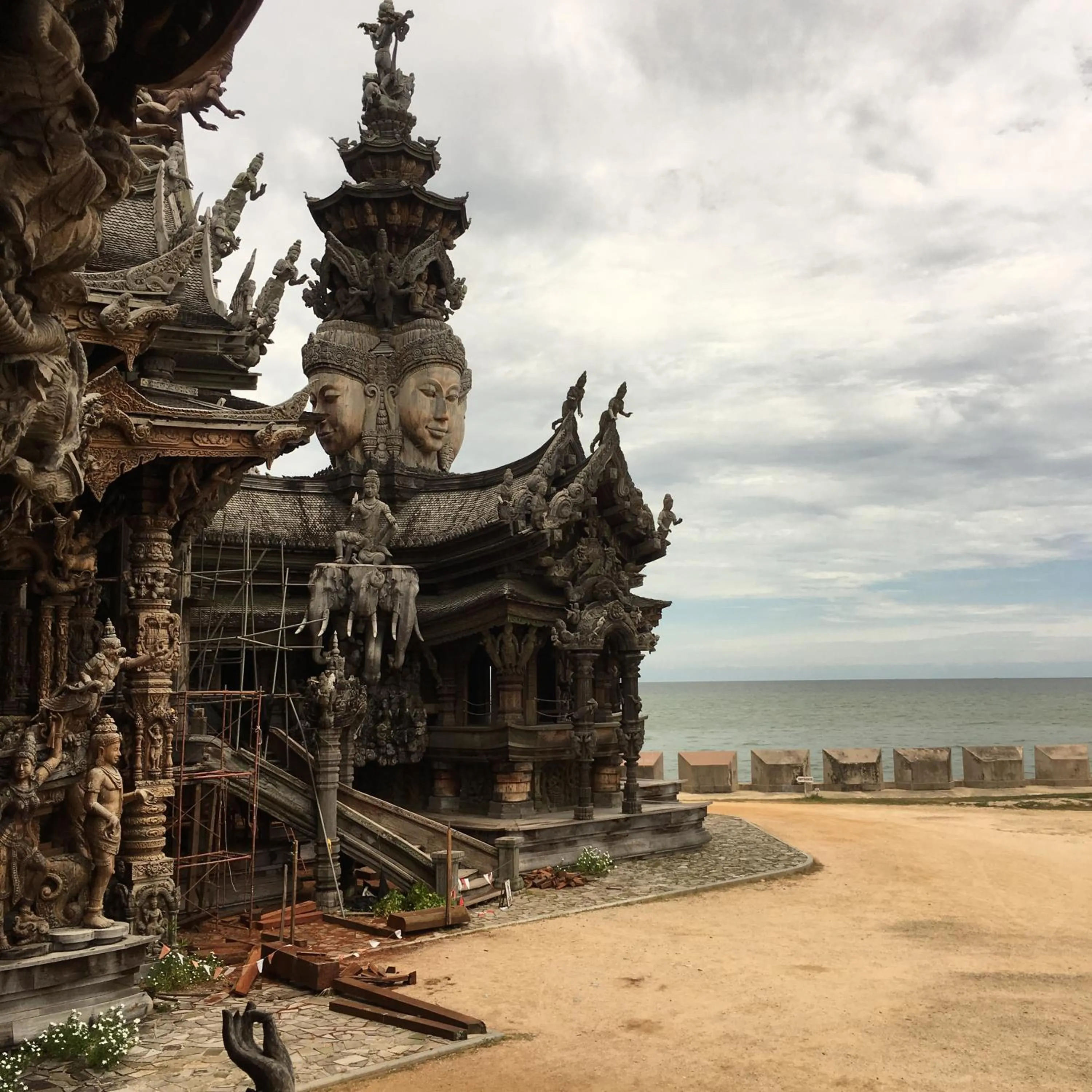 Logo/Certificate/Sign in B&B View Talay 1B by Franco Jontiem