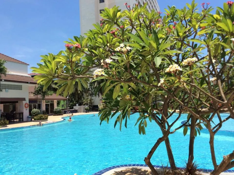 Swimming pool in B&B View Talay 1B by Franco Jontiem