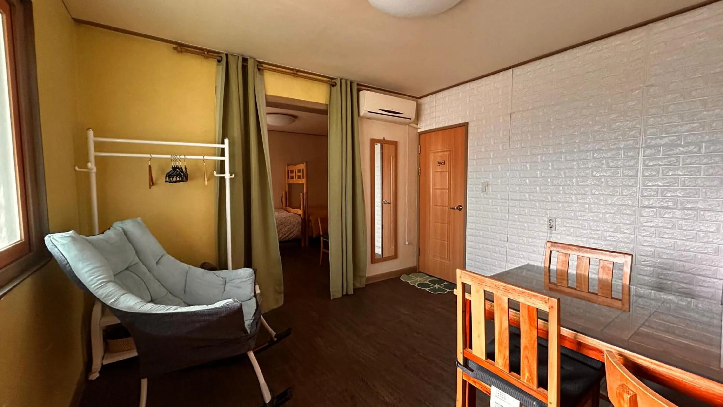 Living room in Gyeongju Momojane Guesthouse