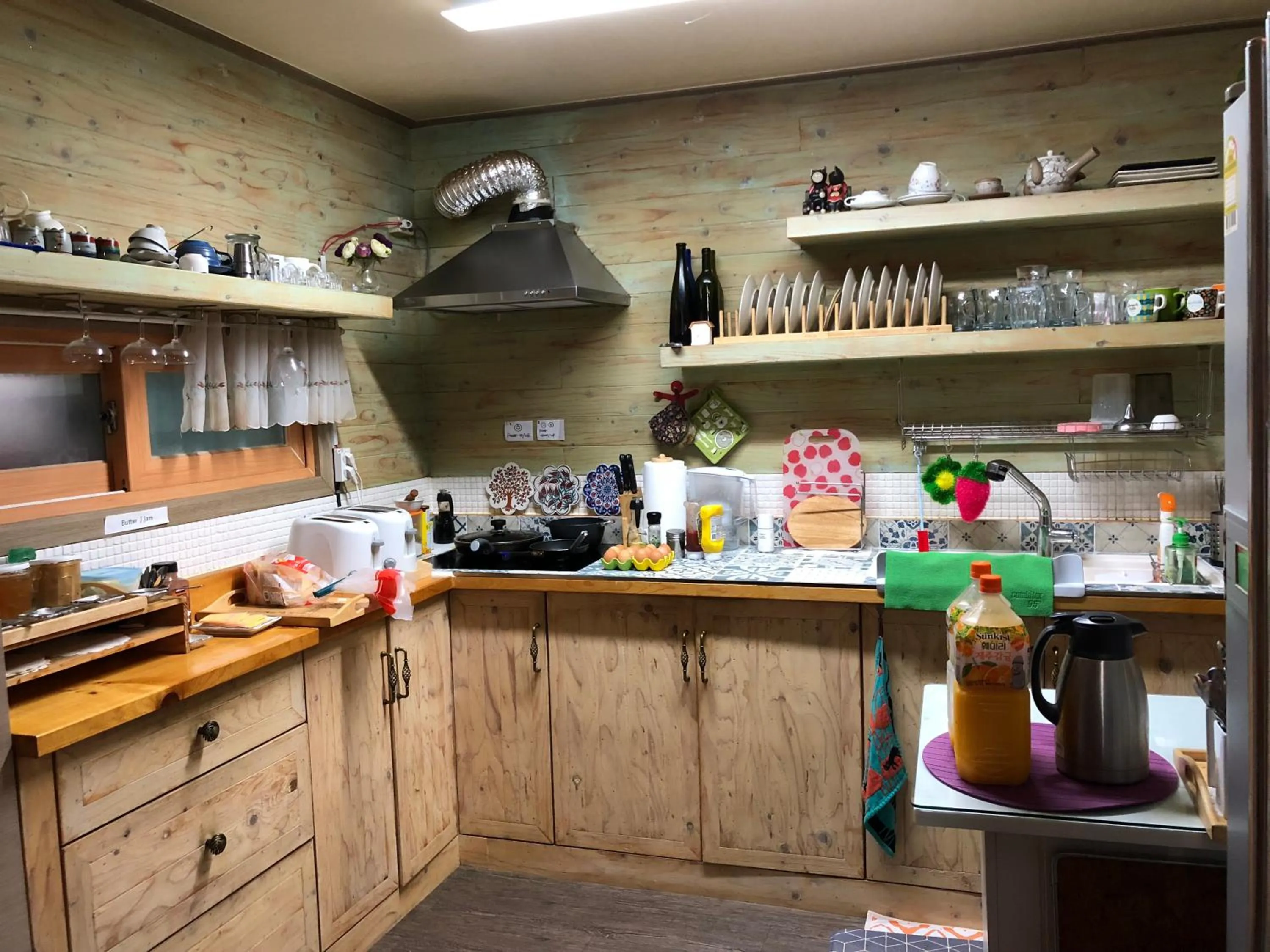 Kitchen or kitchenette in Gyeongju Momojane Guesthouse