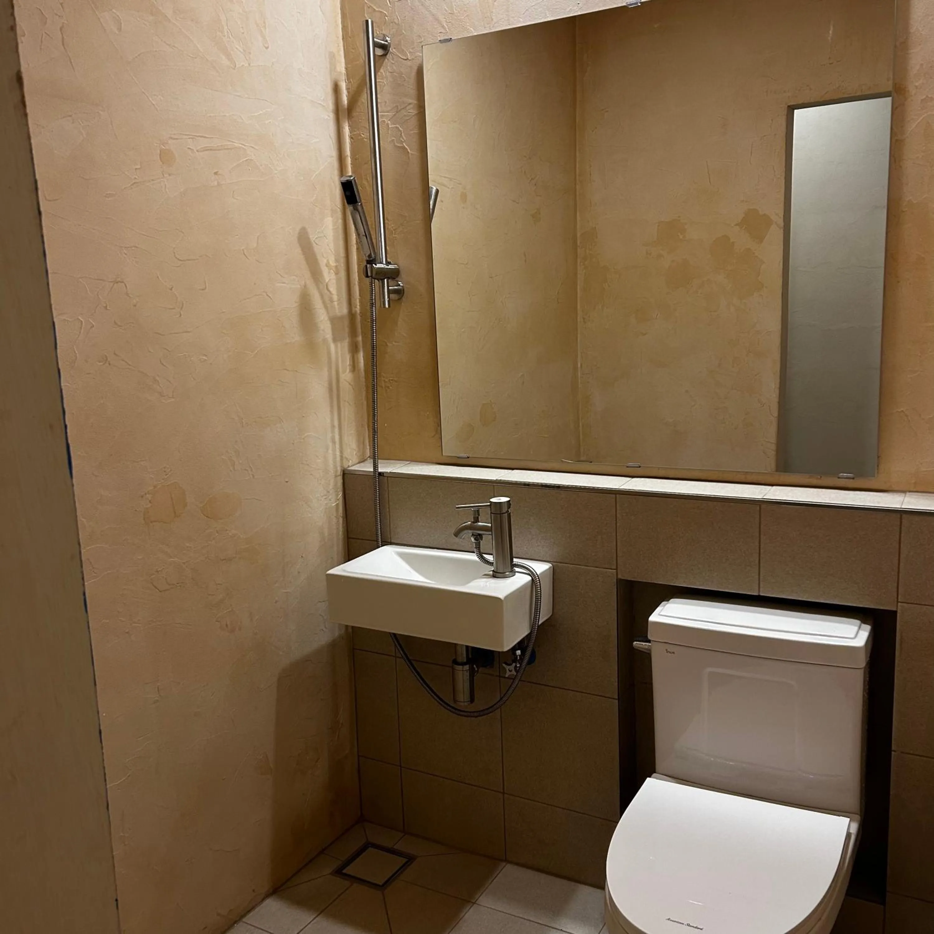 Shower in Gyeongju Momojane Guesthouse