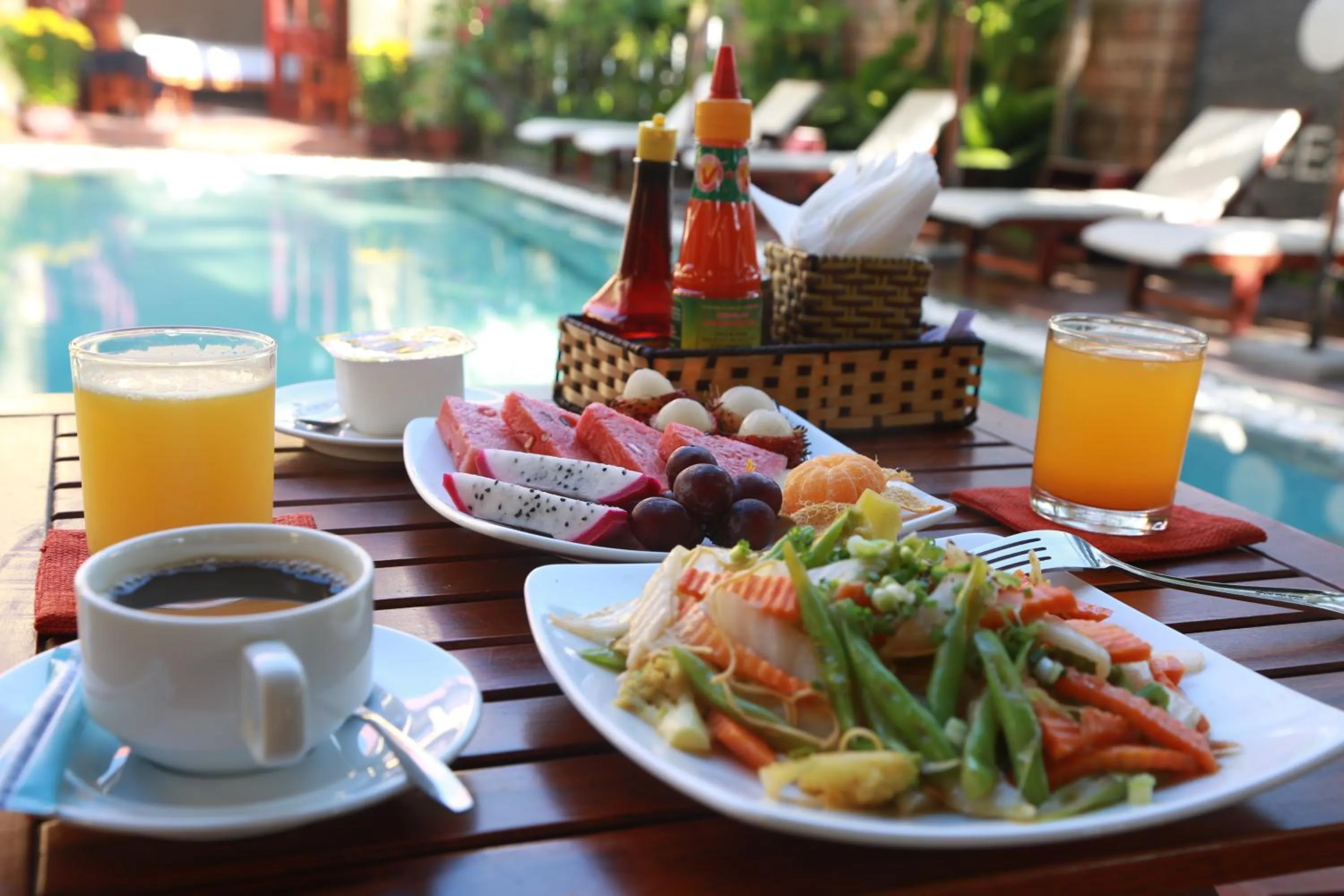 Lunch in The Earth Villa