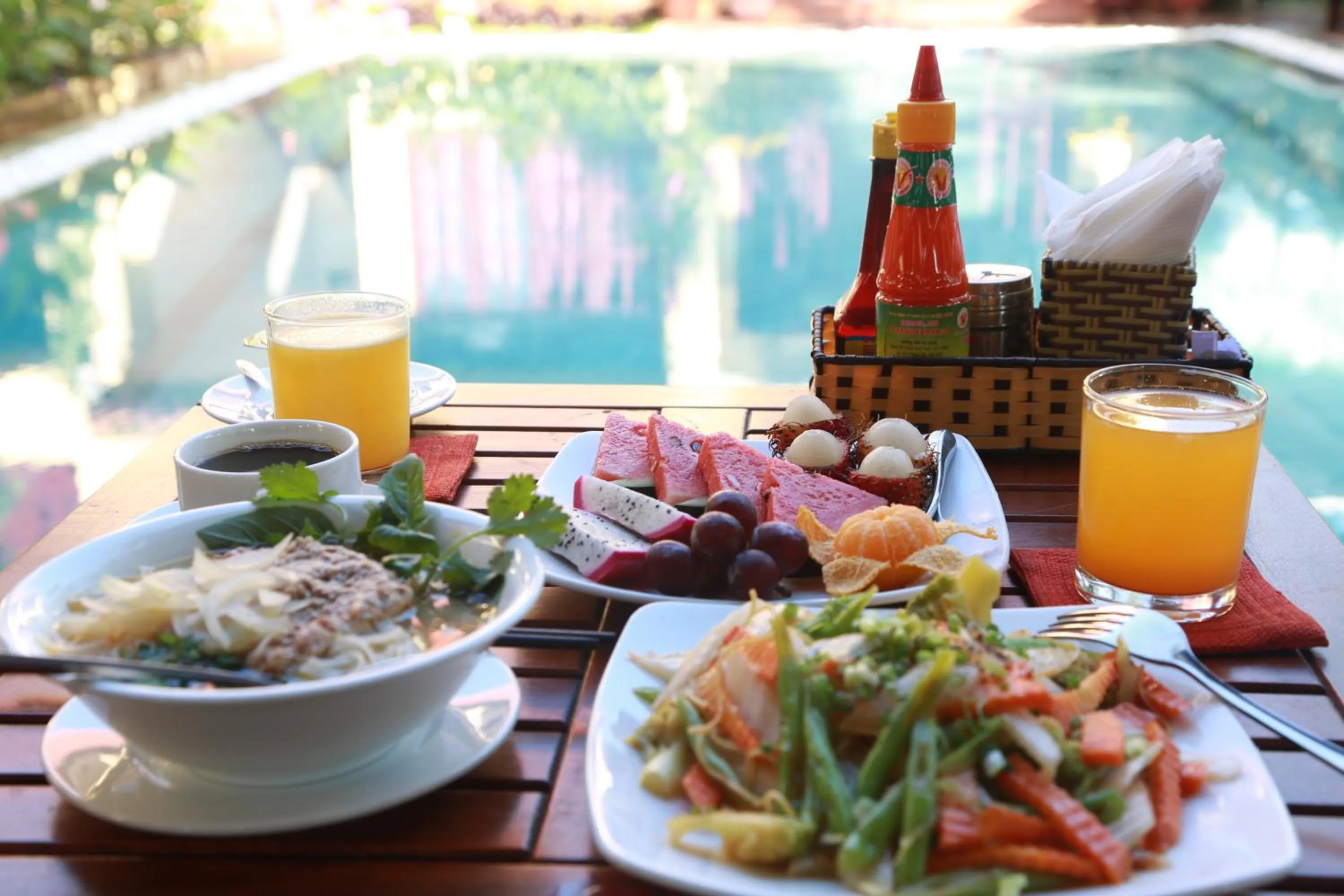 Dinner in The Earth Villa