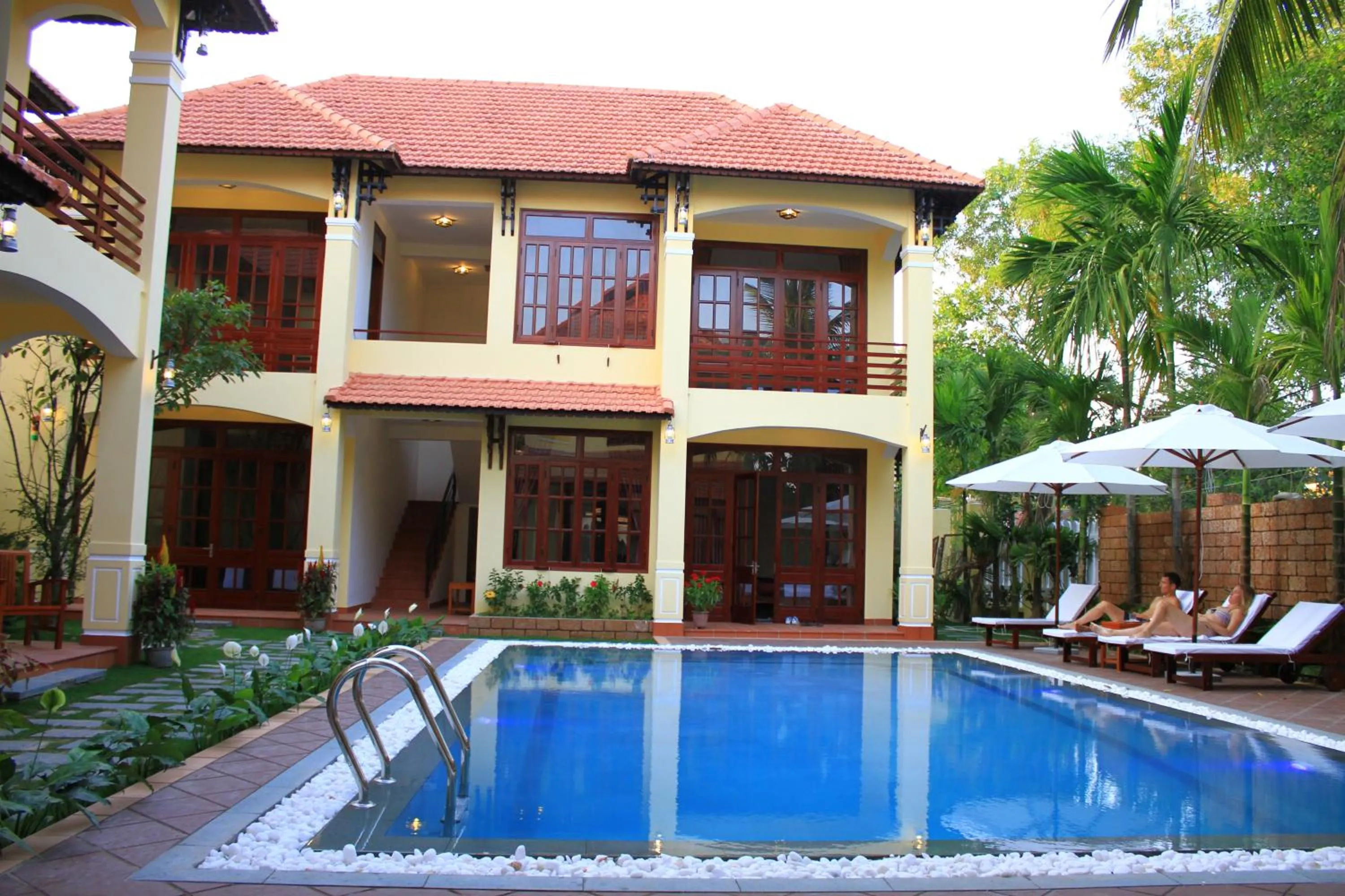 Swimming pool in The Earth Villa