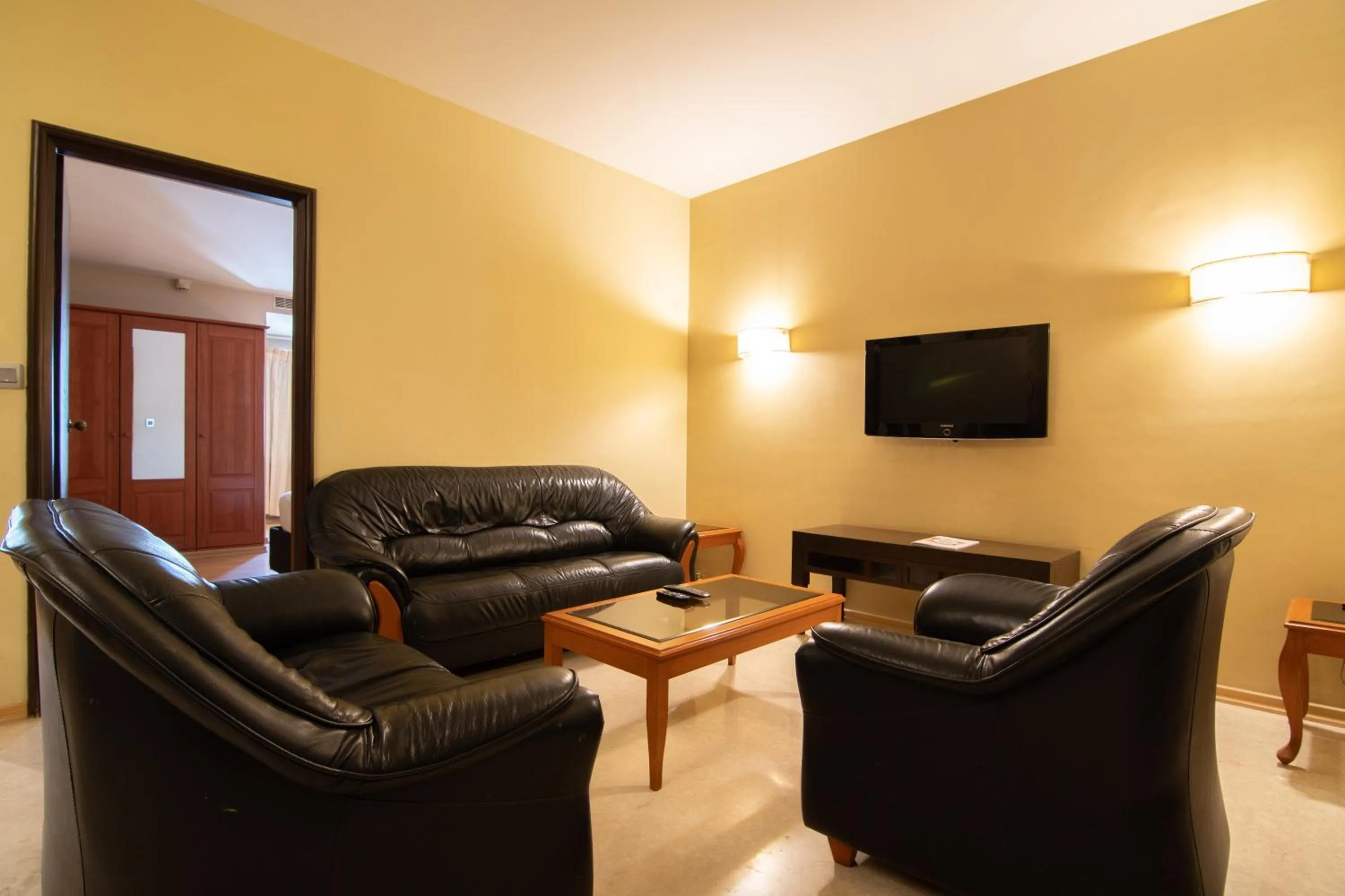 TV and multimedia in Halcyon Hotel Residences Koramangala - Bangalore