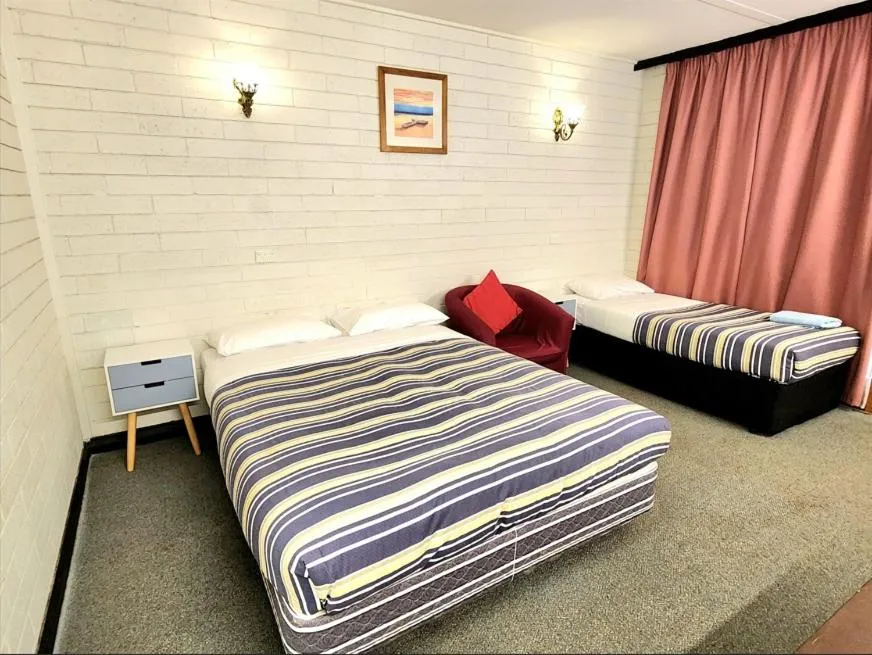 Bed in Finley Motel