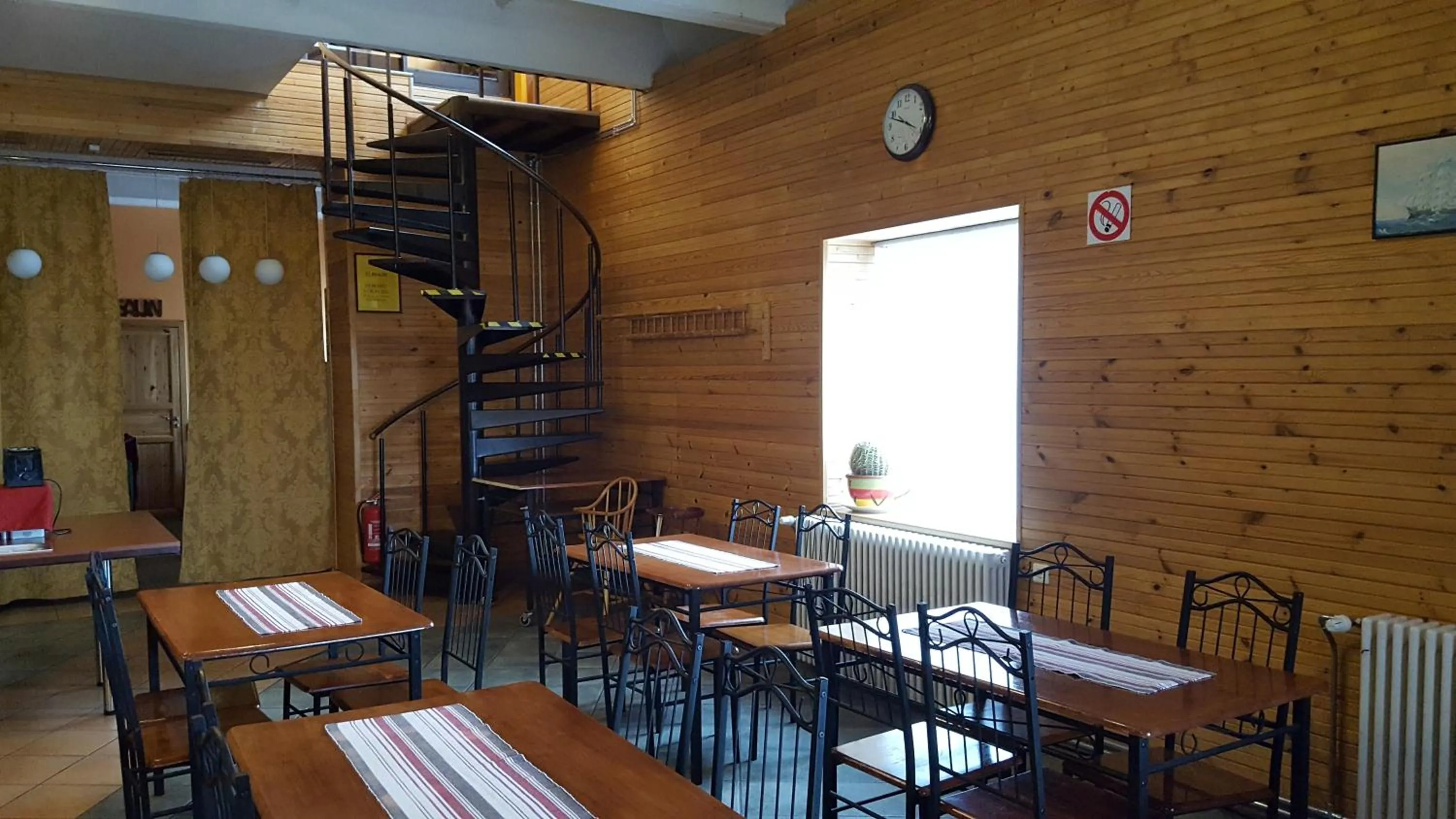 Restaurant/places to eat in Konse Motel and Caravan Camping