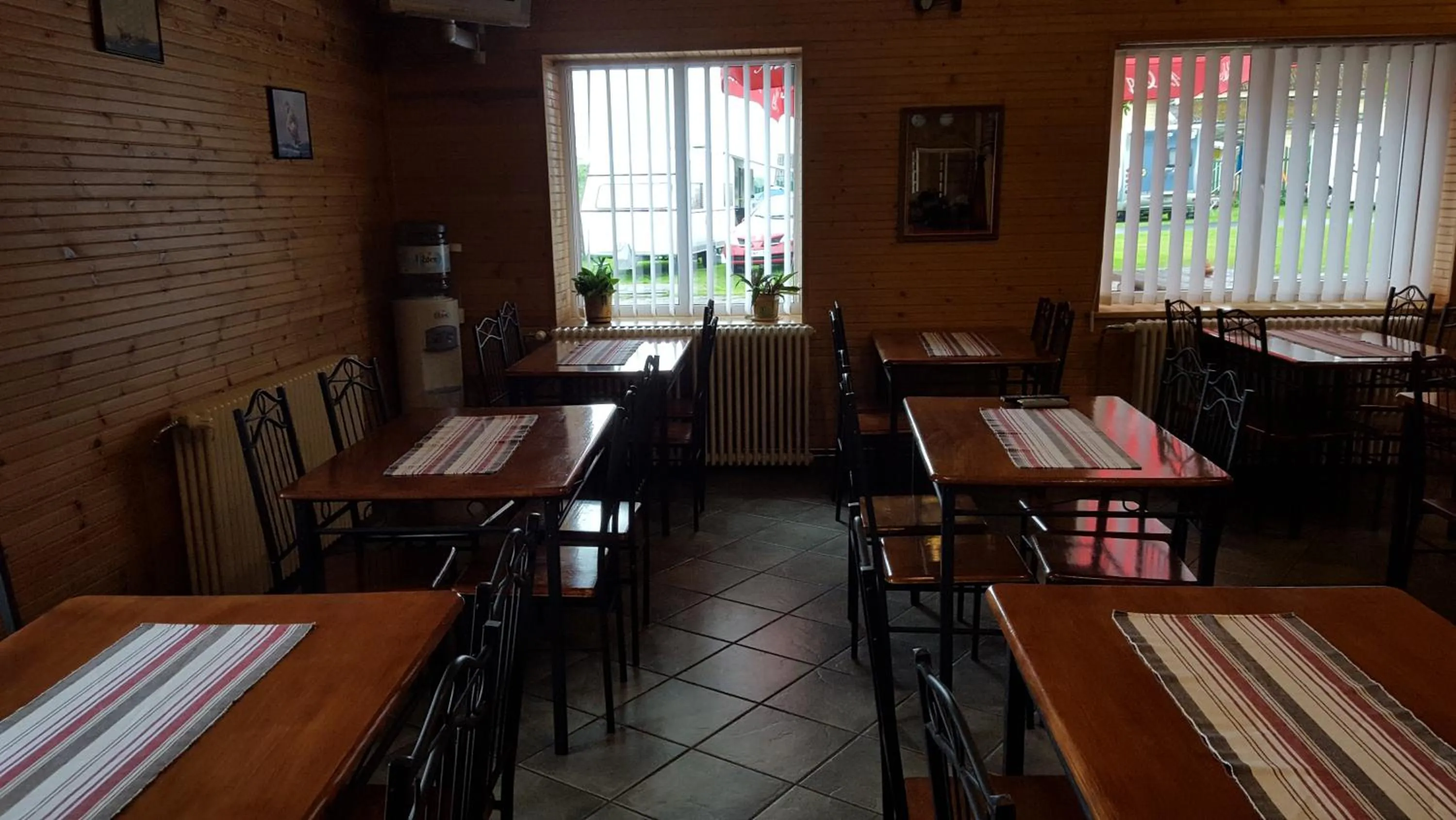 Restaurant/places to eat in Konse Motel and Caravan Camping