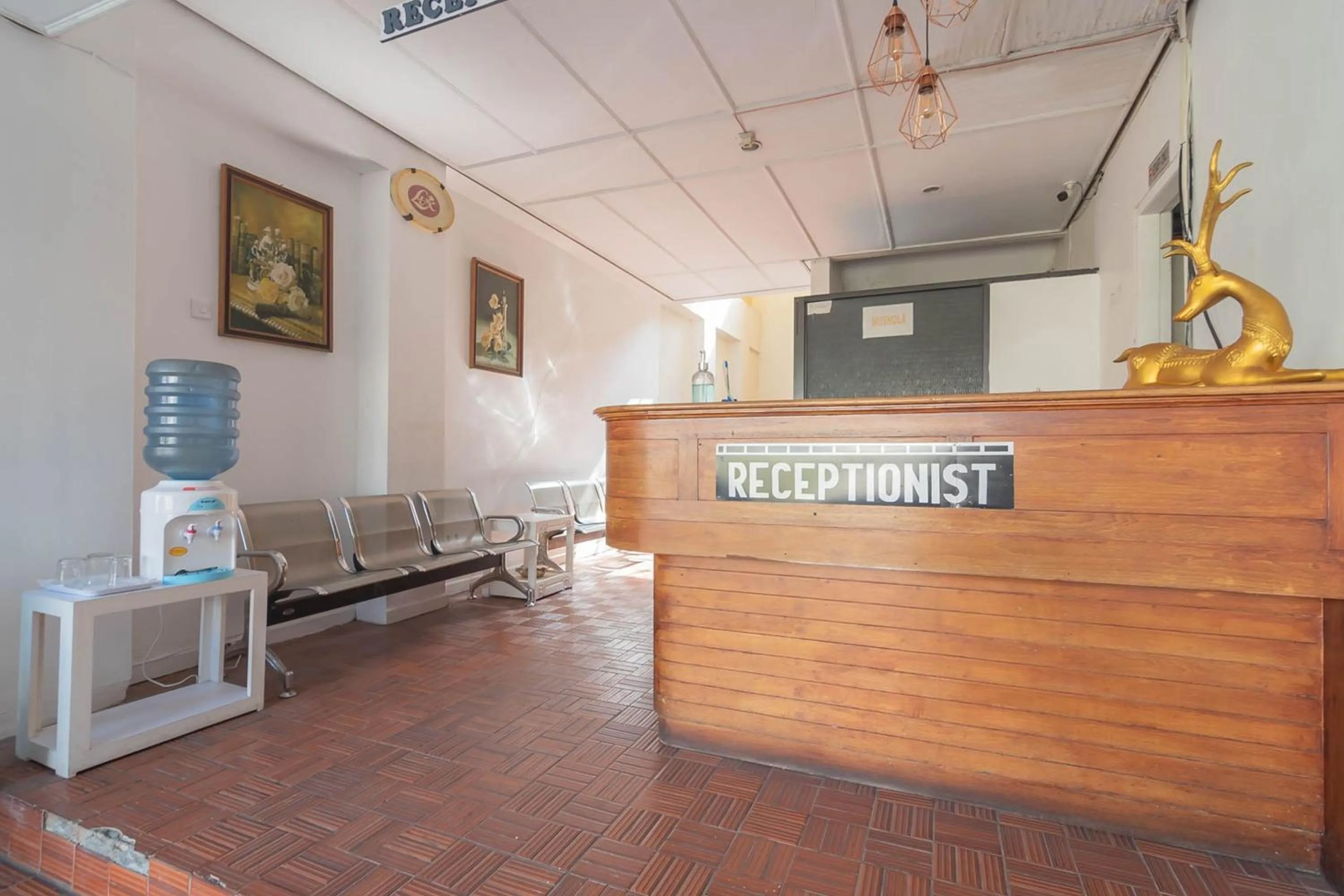 Lobby or reception in RedDoorz near Farm House 4