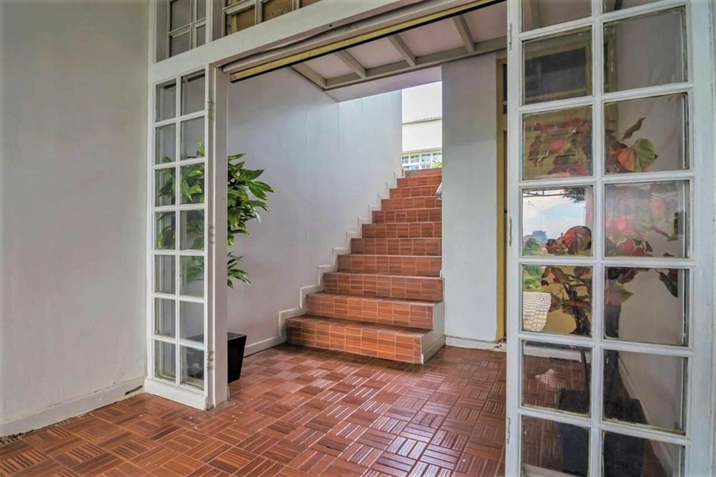 Facade/entrance in RedDoorz near Farm House 4