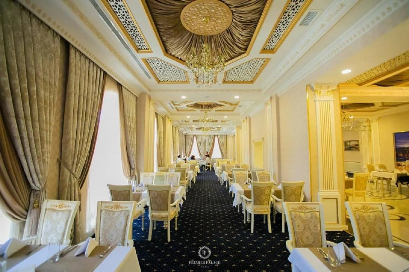 Restaurant/places to eat in Premier Palace Baku