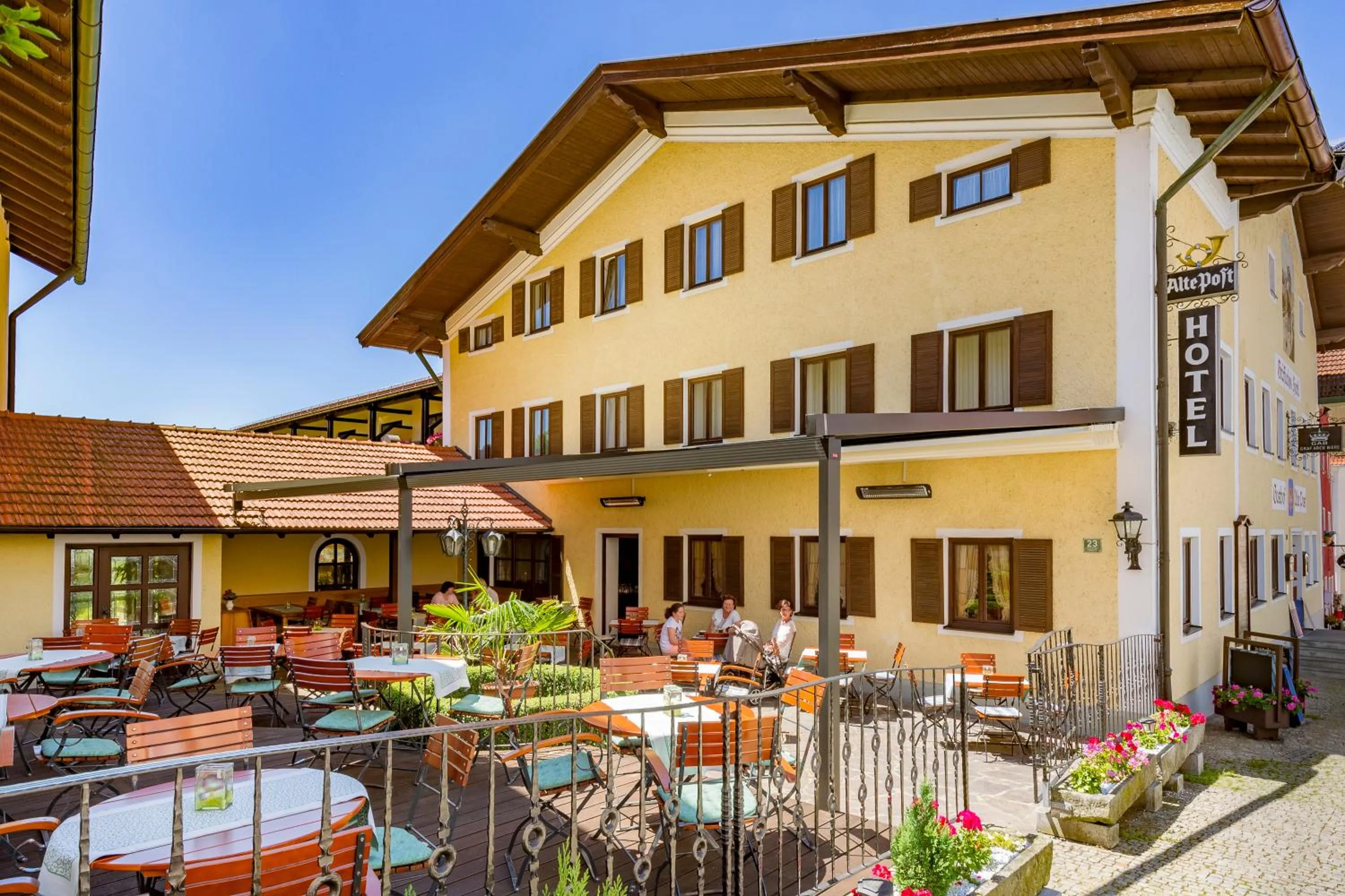 Property building in Gräfliches Hotel Alte Post