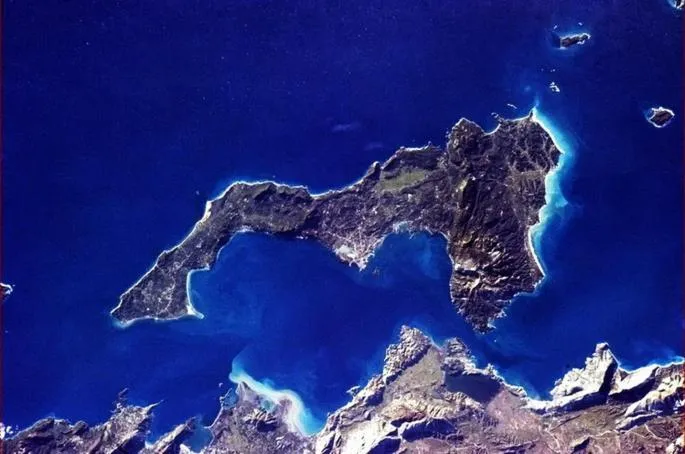 KORMORANOS BEACH