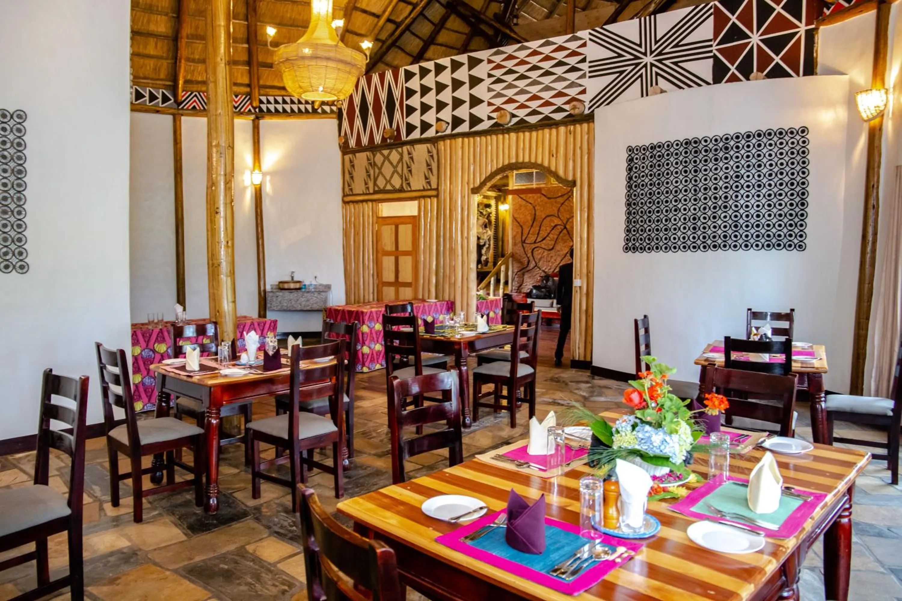 Restaurant/places to eat in Ingagi Park View Lodge