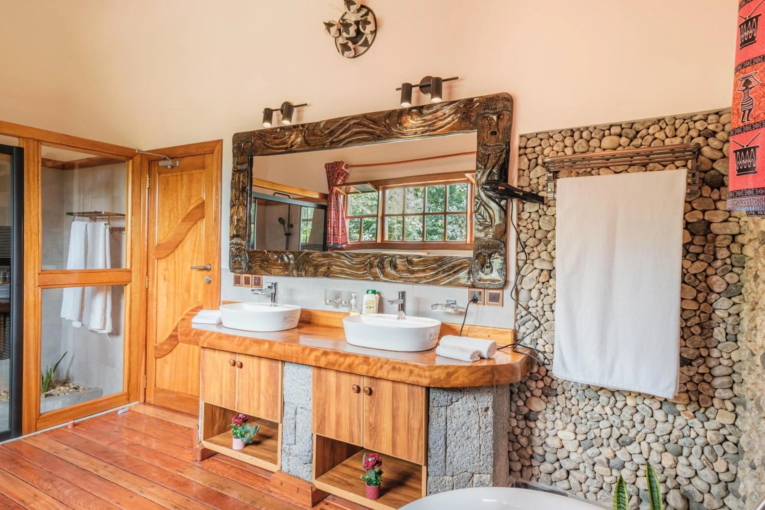 Ingagi Park View Lodge