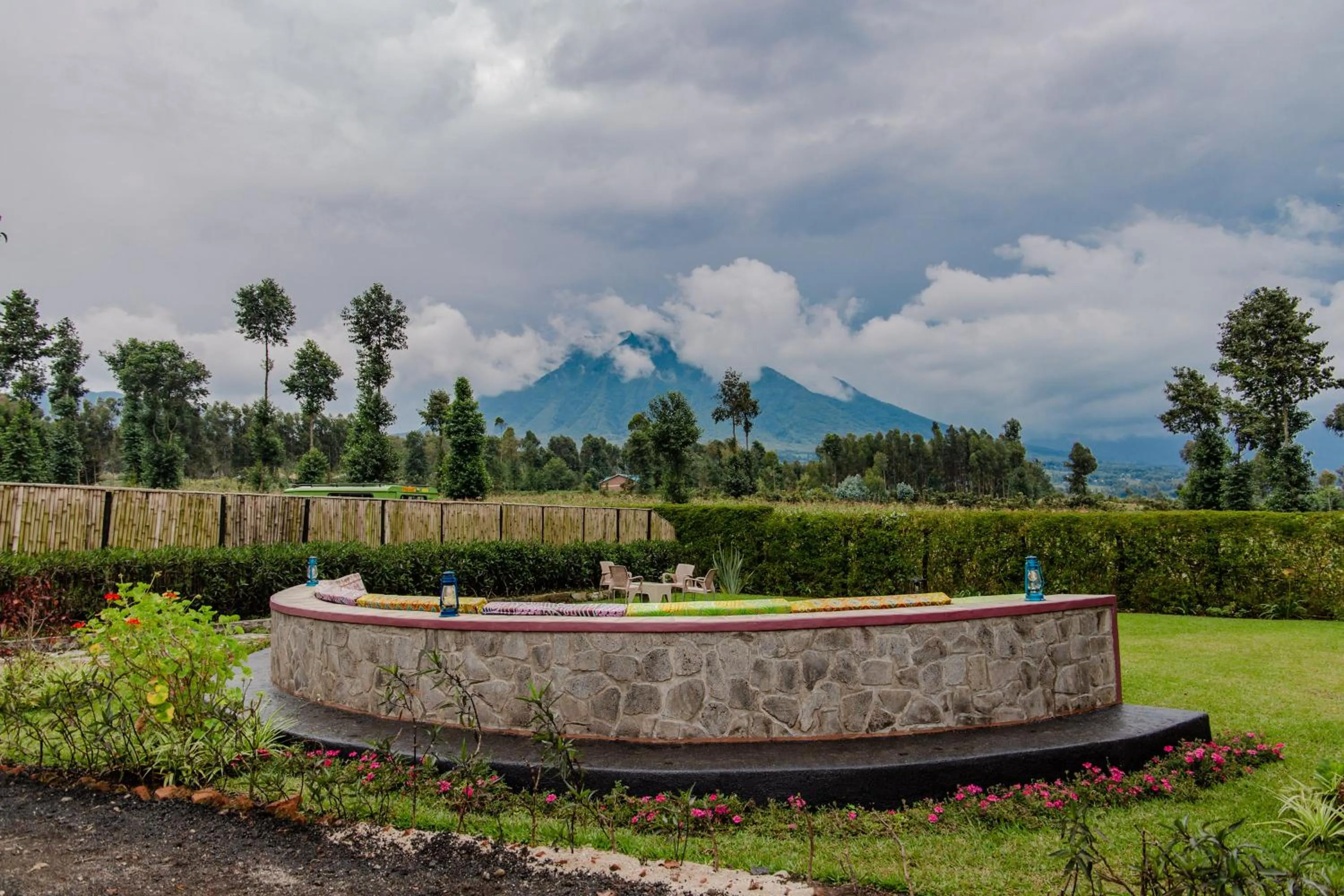 Garden in Ingagi Park View Lodge