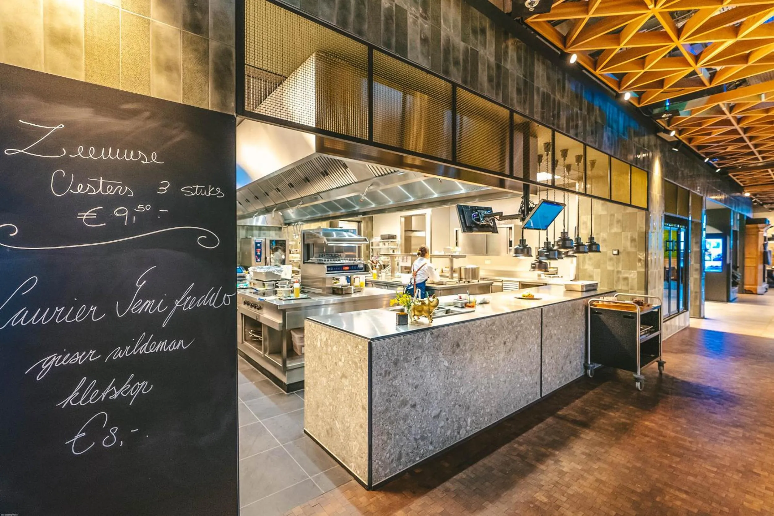 Restaurant/places to eat in Four Elements Hotel