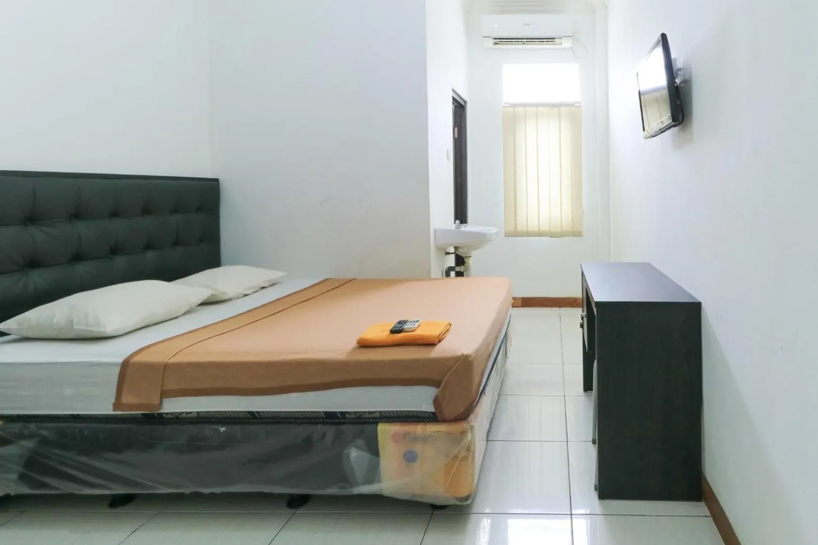 Bedroom, Bed in Riviera Residence