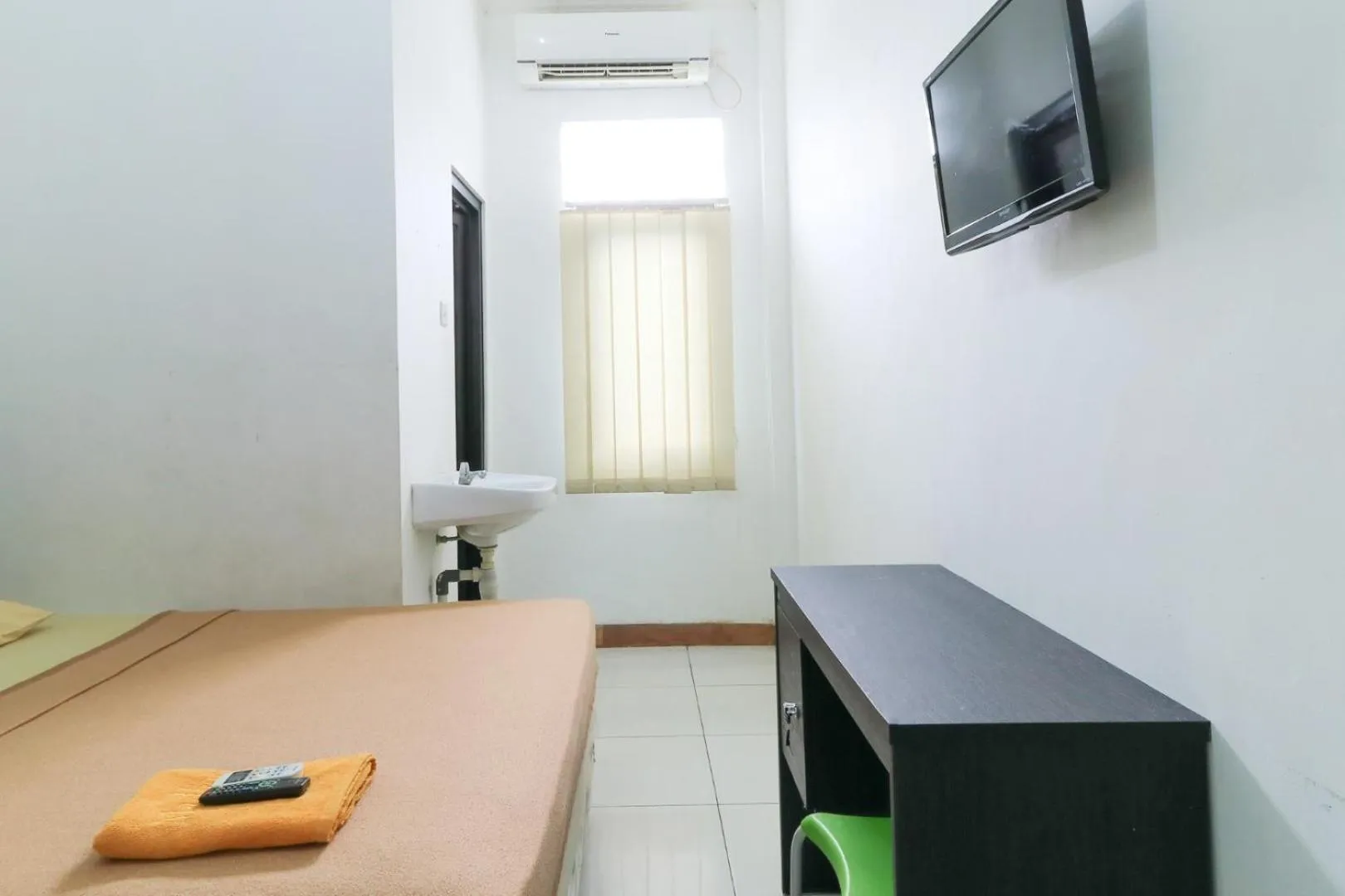 Bedroom, Bed in Riviera Residence