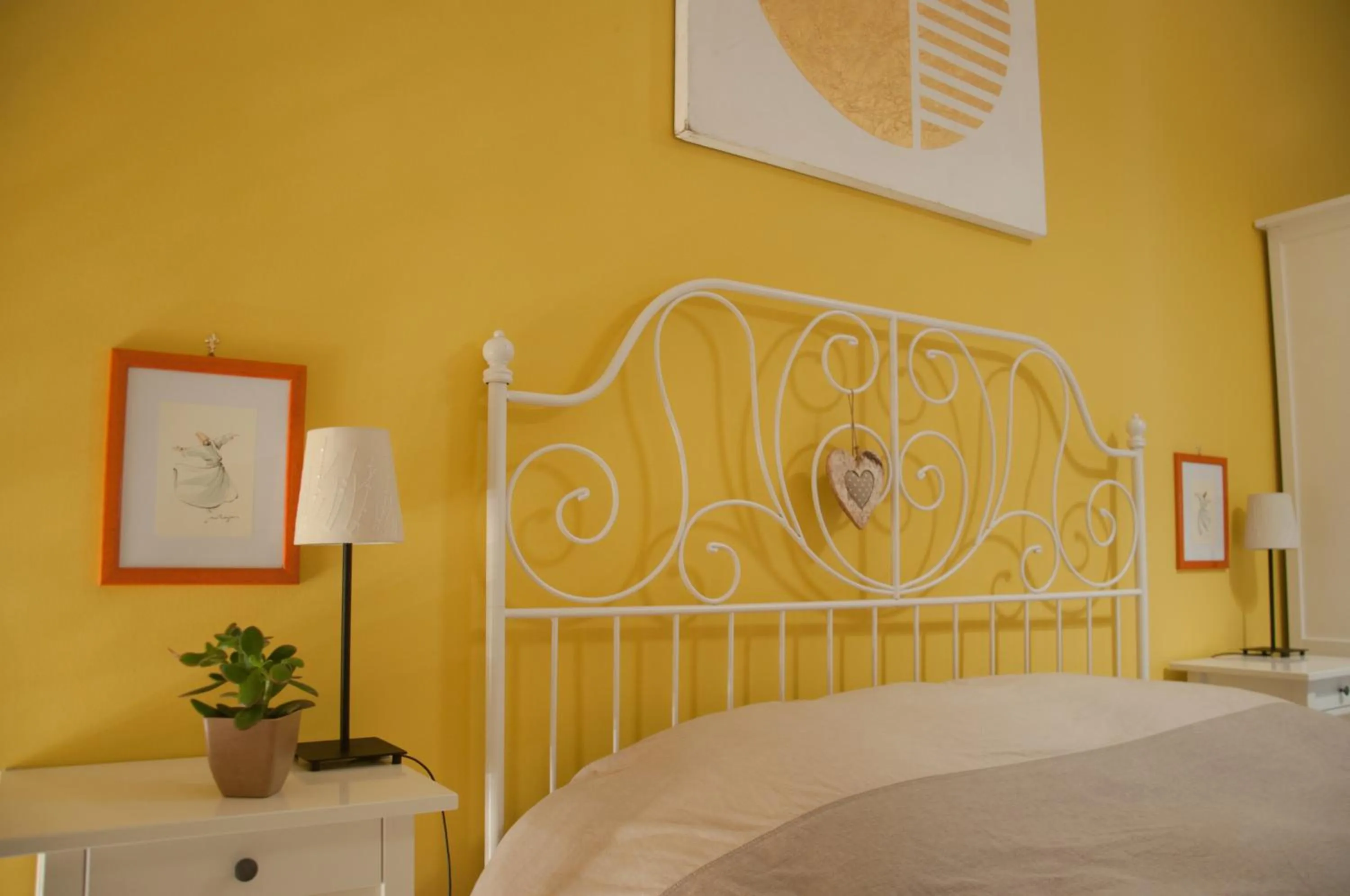 Decorative detail, Bed in B&B Le Comari Salentine